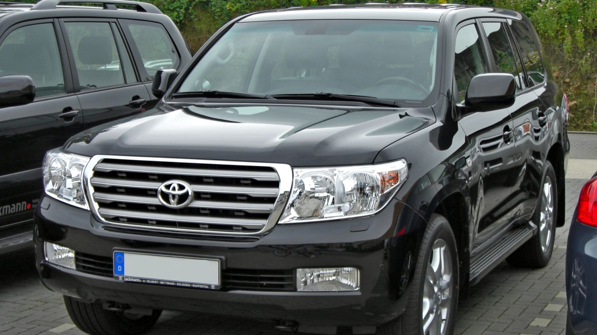 File:Toyota Land Cruiser V8 front.JPG