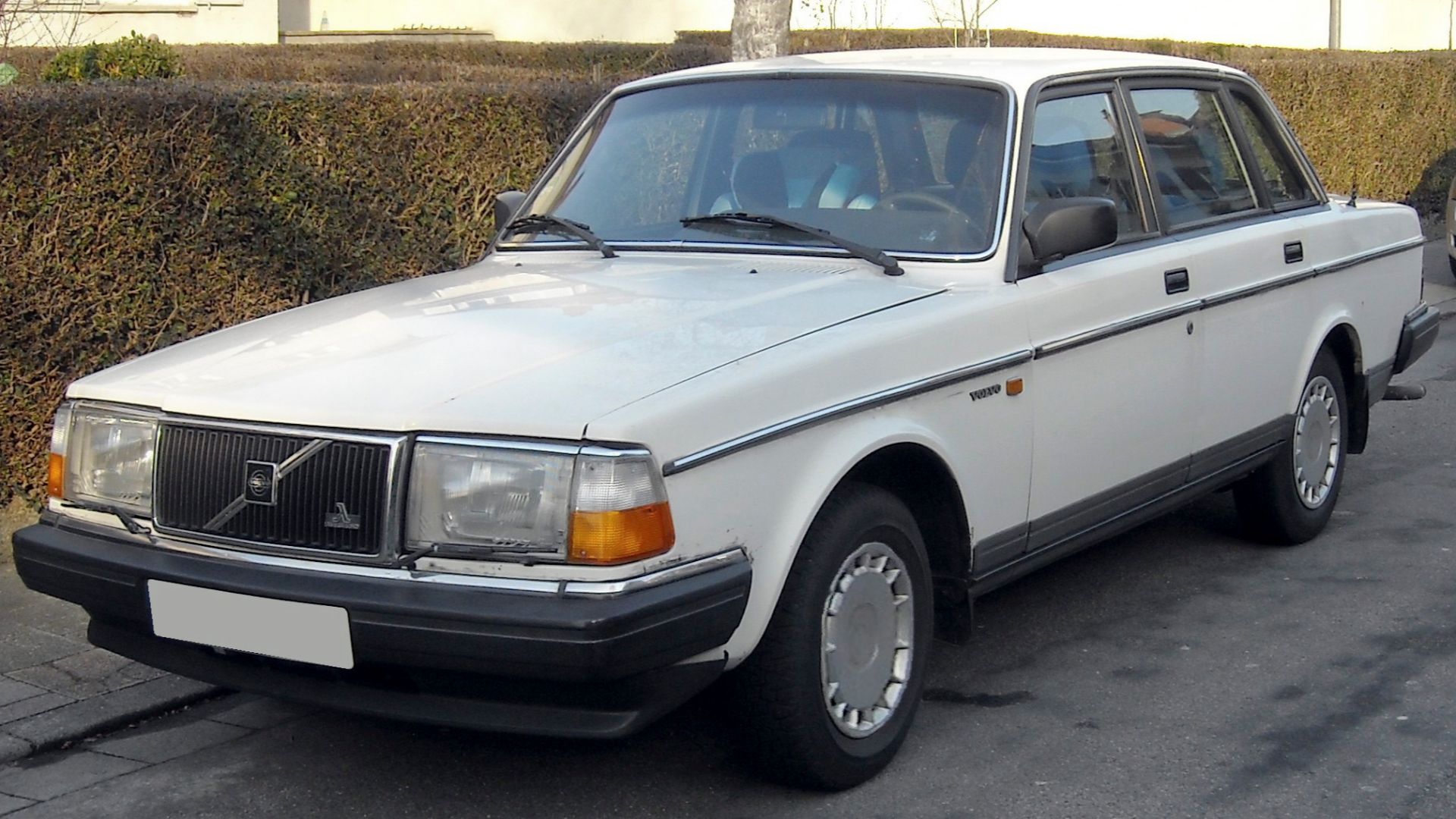 File:Volvo 240GL front 20090203.jpg