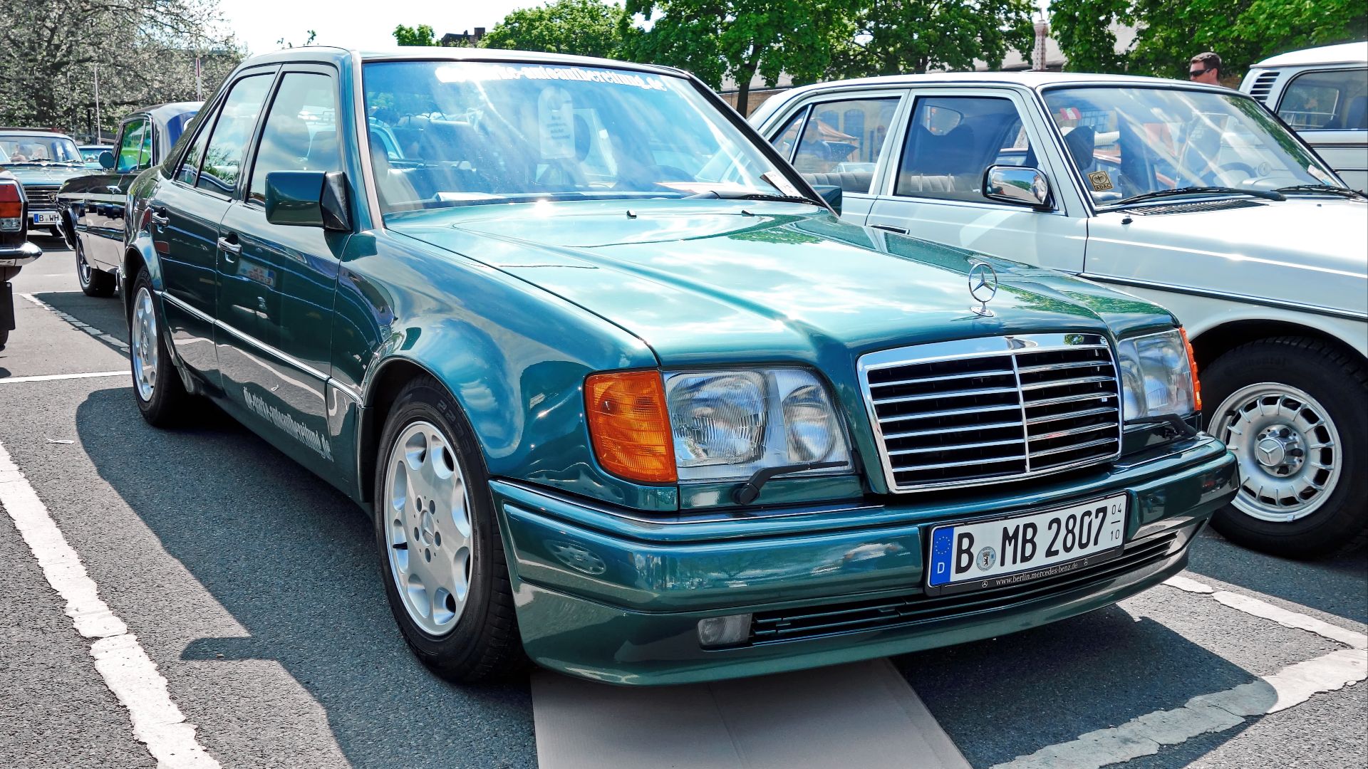 File:Mercedes-Benz E-Class (W124) (34506432794).jpg
