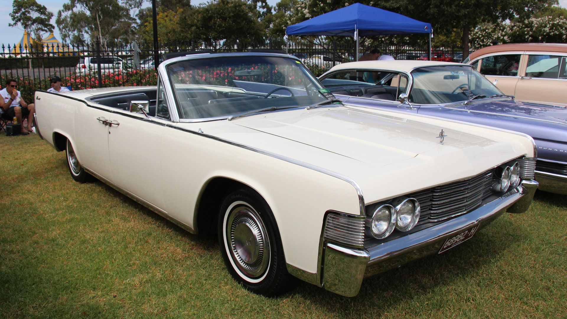 File:1965 Lincoln Continental Convertible (33237939066).jpg