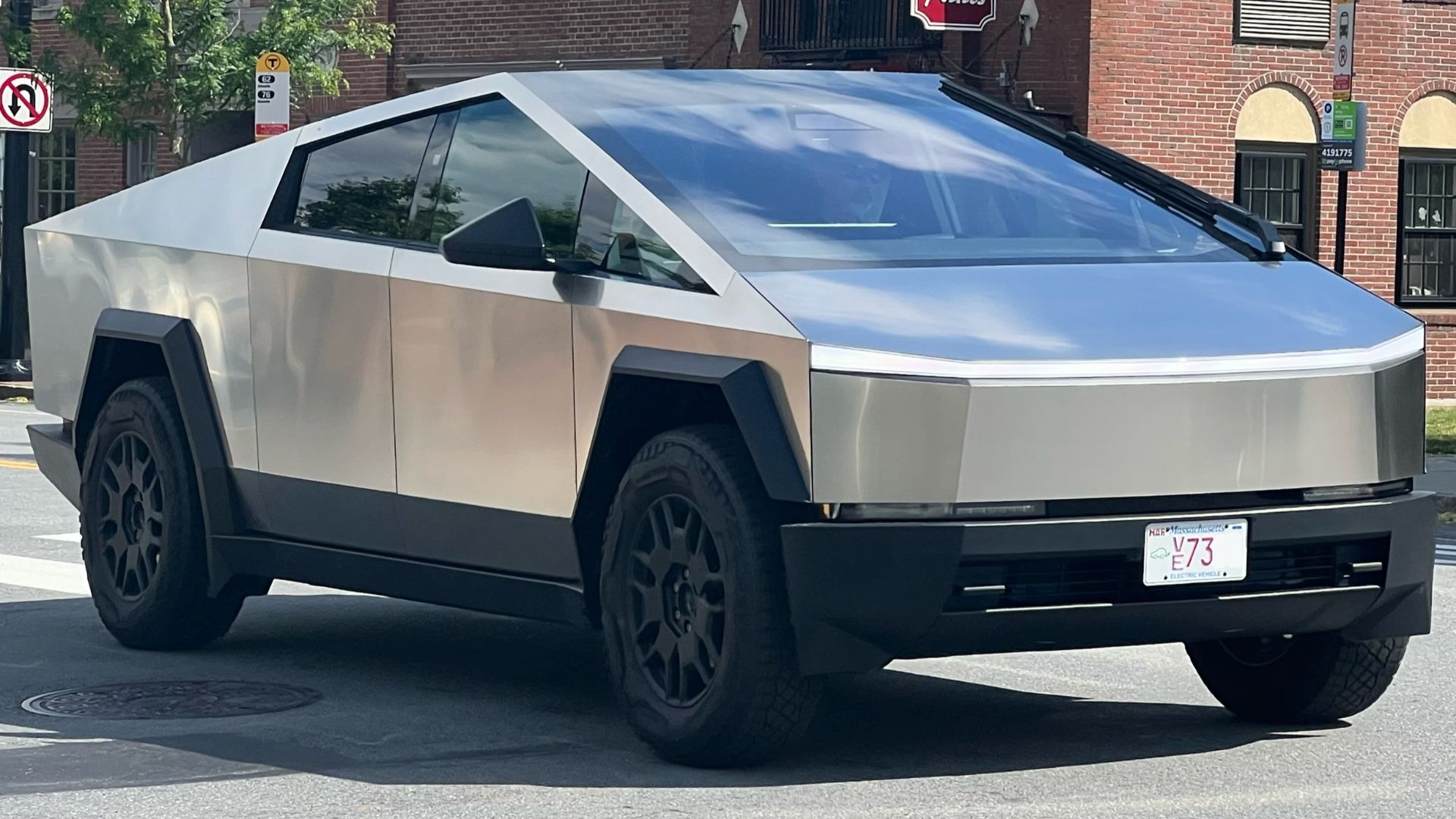 File:(USA-Massachusetts) Private Tesla Cybertruck MA-Electric-VE73xx 2024-06-12.jpg