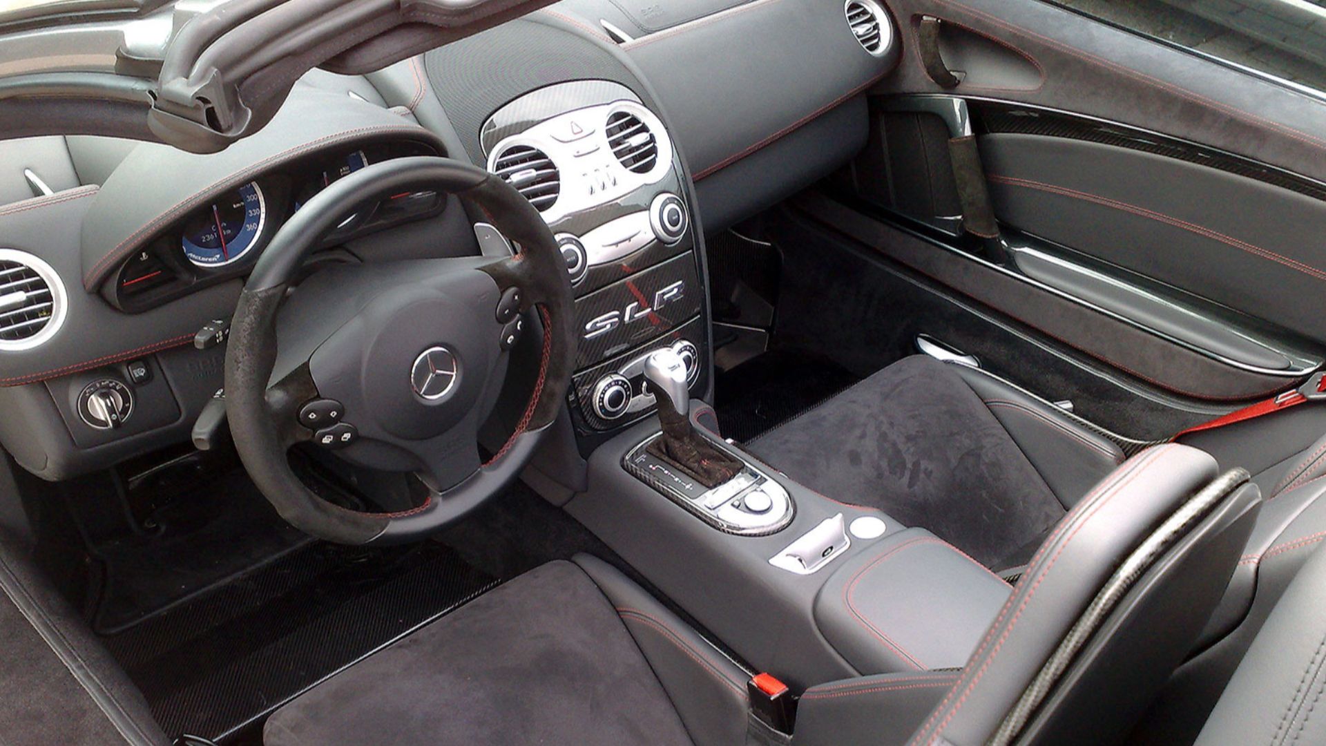 File:Mercedes-Benz SLR McLaren 722 Edition cockpit.jpg