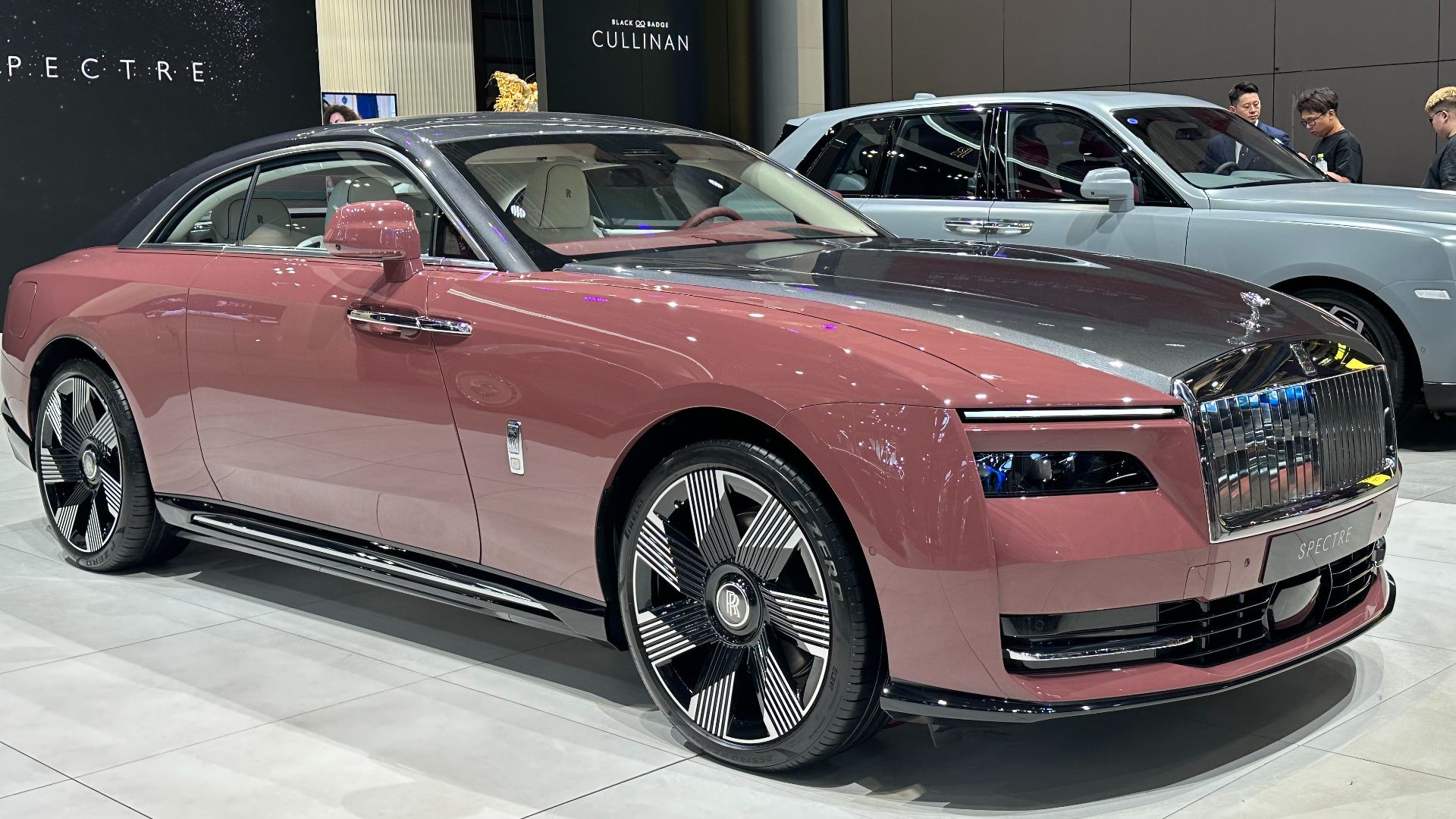 File:Rolls Royce Spectre 001.jpg