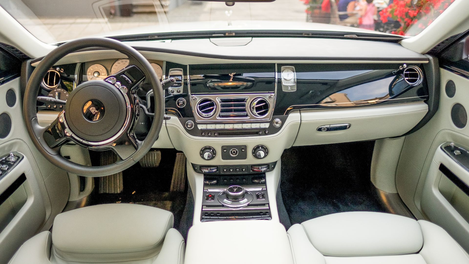 File:Rolls Royce Ghost 2015 (23149918661).jpg