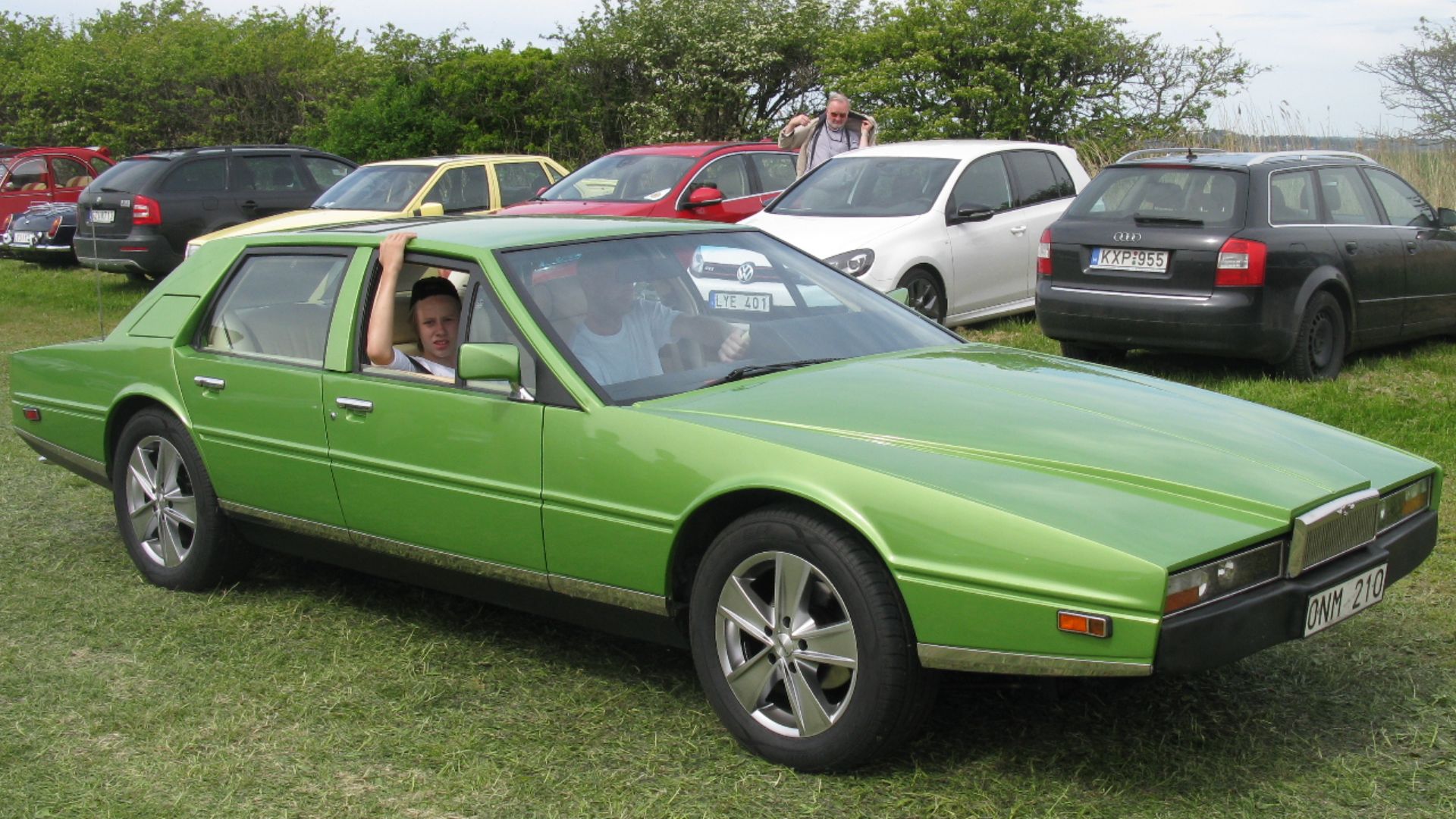 File:Aston Martin Lagonda (15686506232).jpg