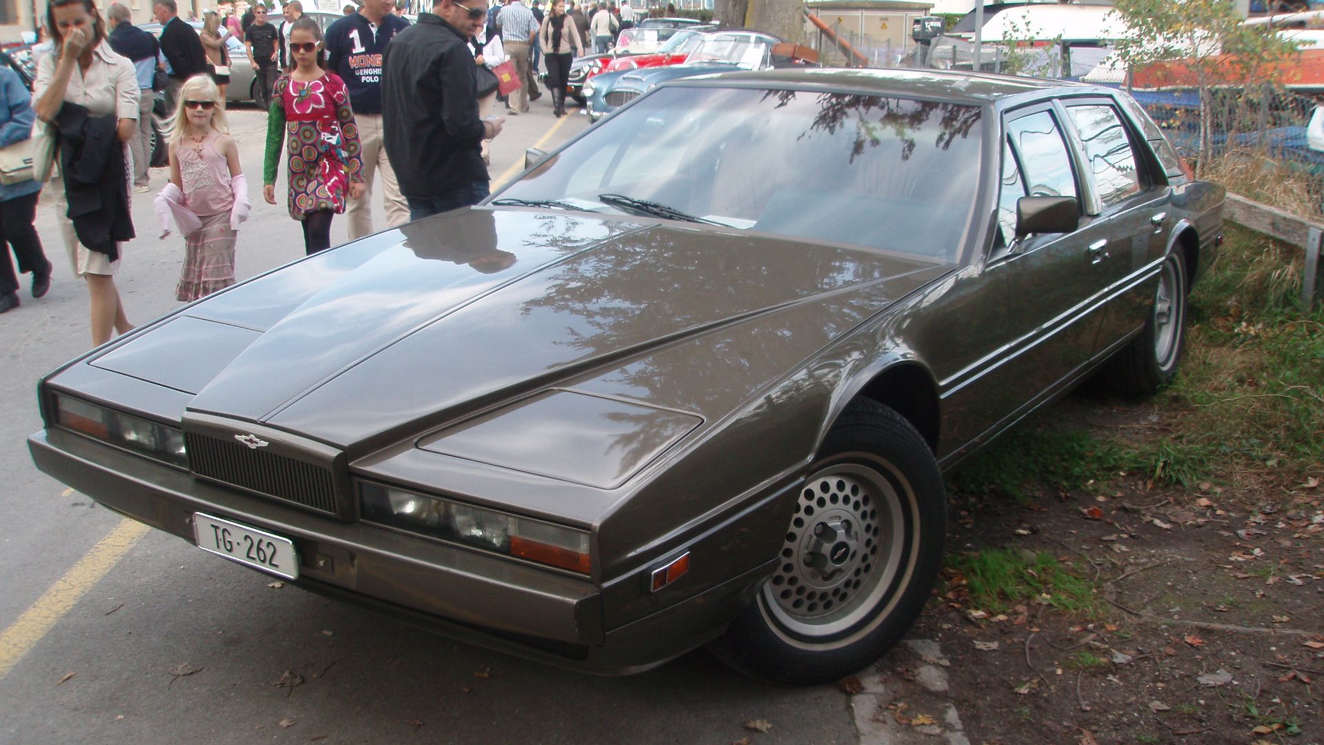 File:Aston Martin Lagonda in Morges 2012 - 7.JPG