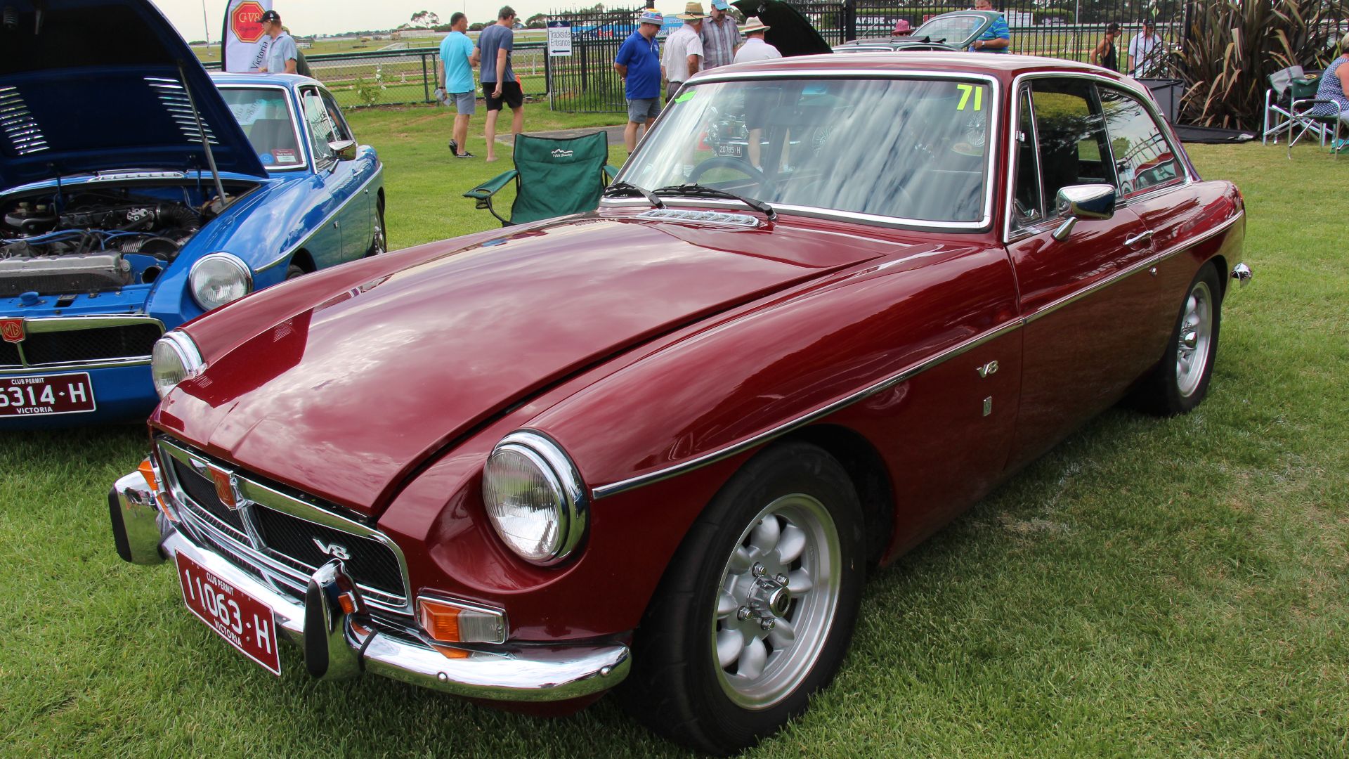 File:1973 MGB GT V8 Coupe (16477125710).jpg