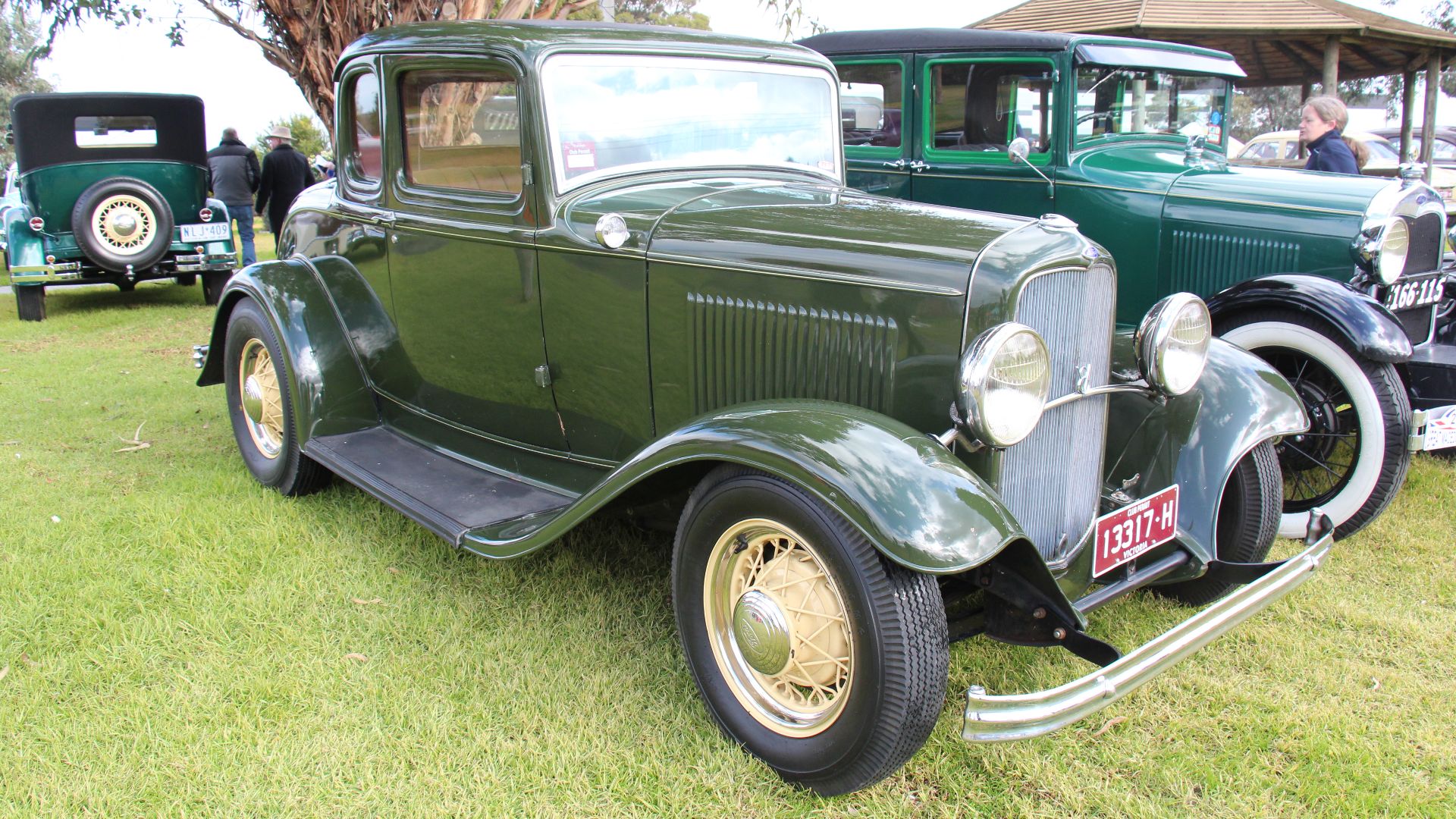 File:1932 Ford Model 18 5 window Coupe (19831982989).jpg