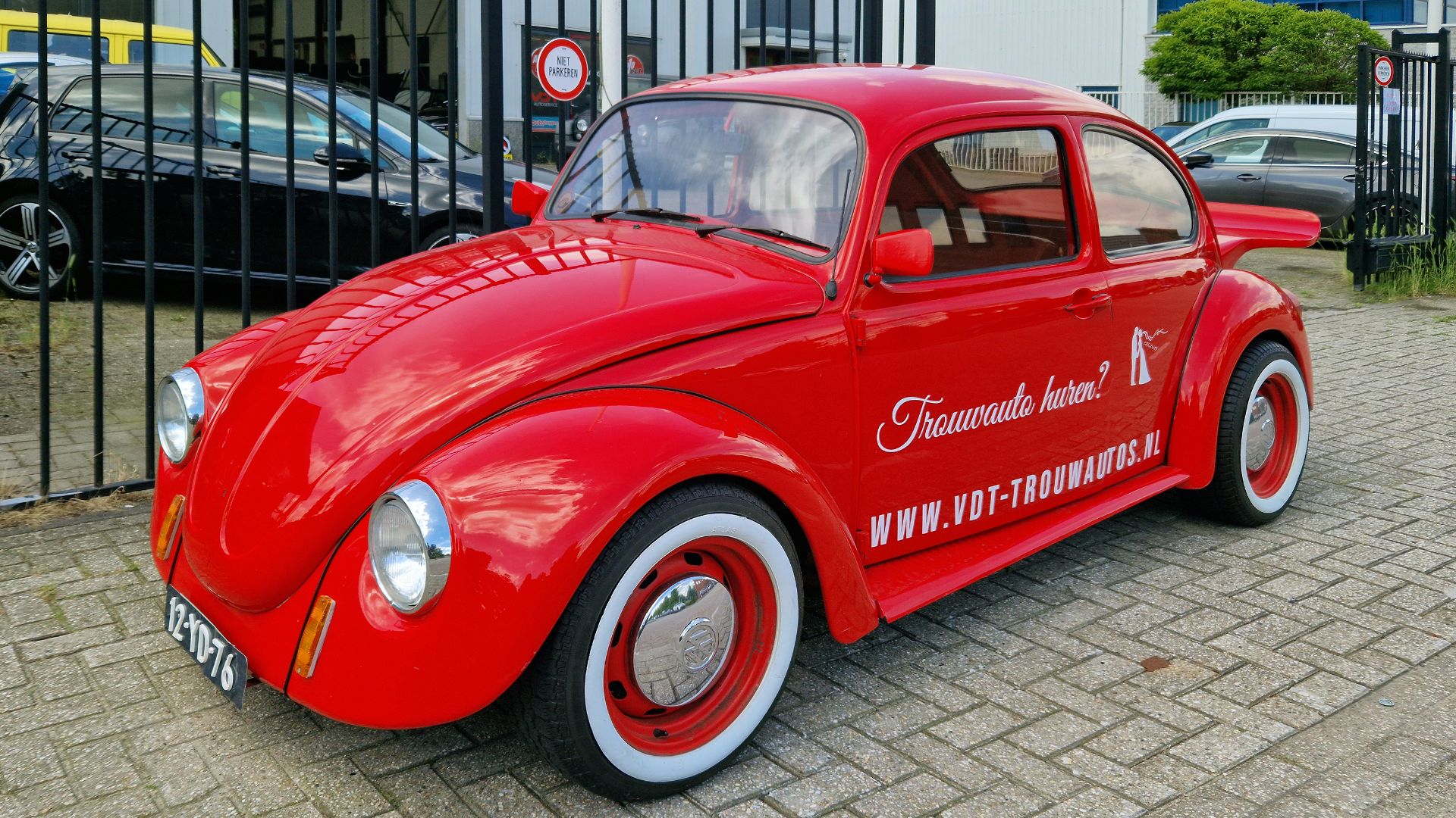 File:Red Volkswagen Beetle three-quarter front view.jpg