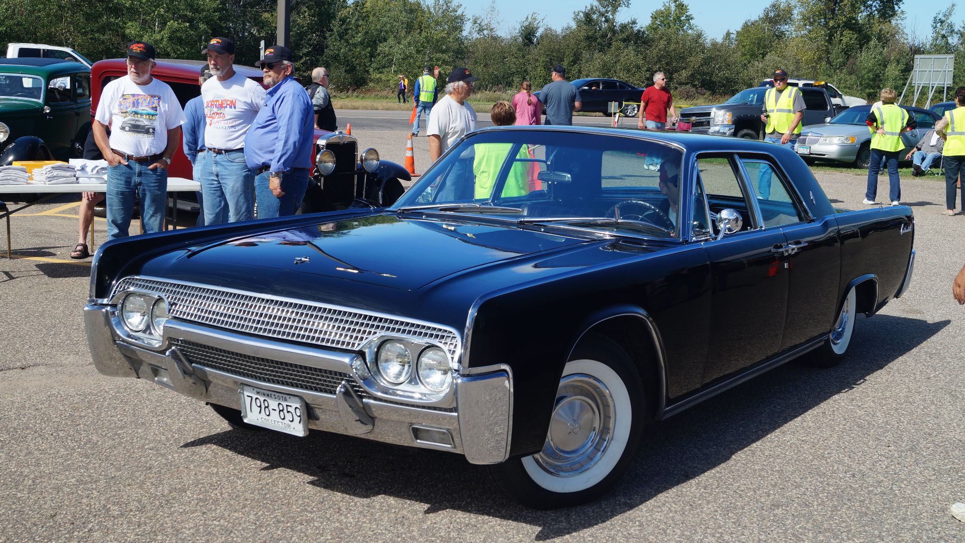 File:1961 Lincoln Continental (21395149778).jpg
