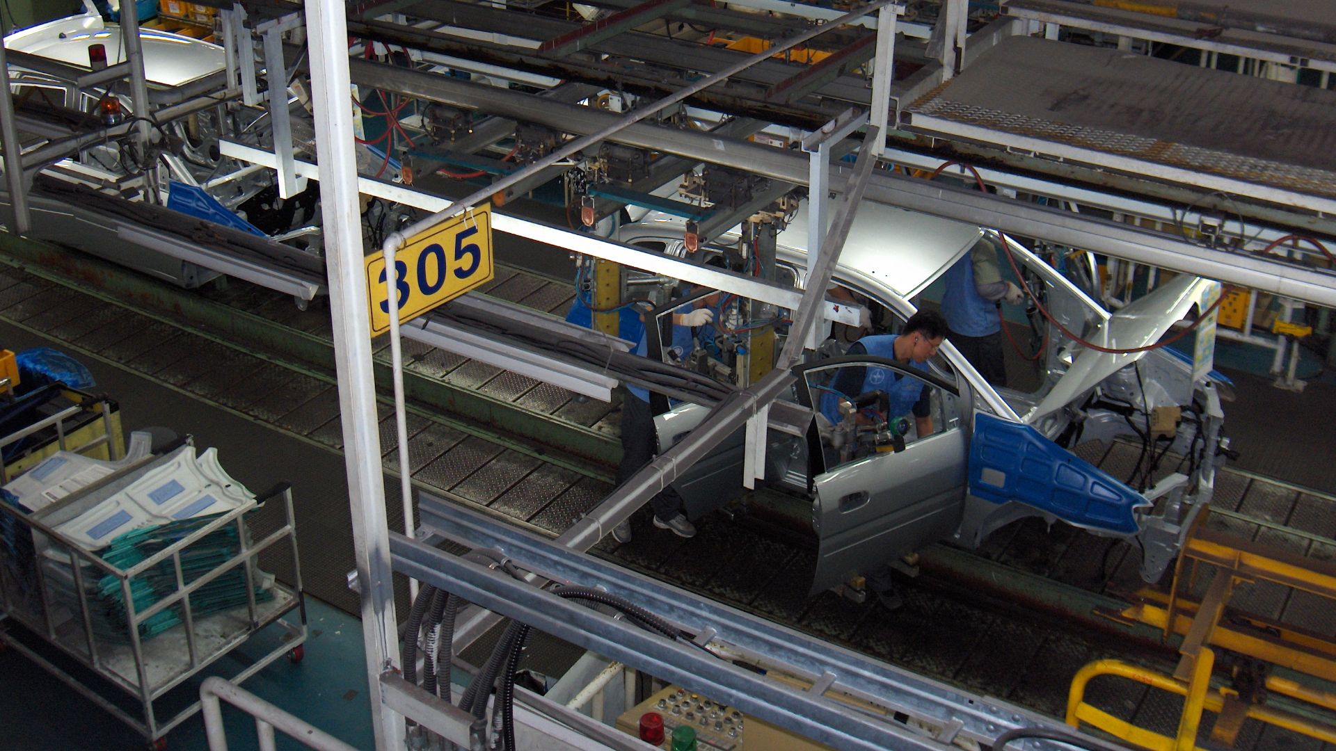 File:Hyundai car assembly line.jpg