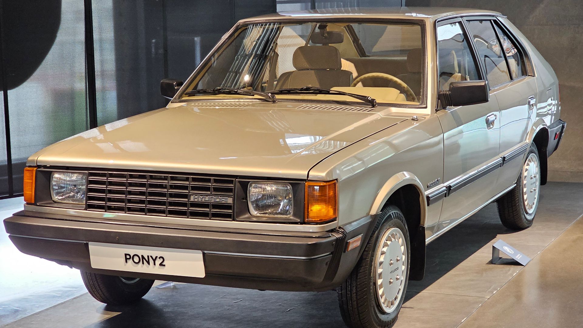 File:Hyundai Pony II CX 1400 GLS 110 Beige (1).jpg