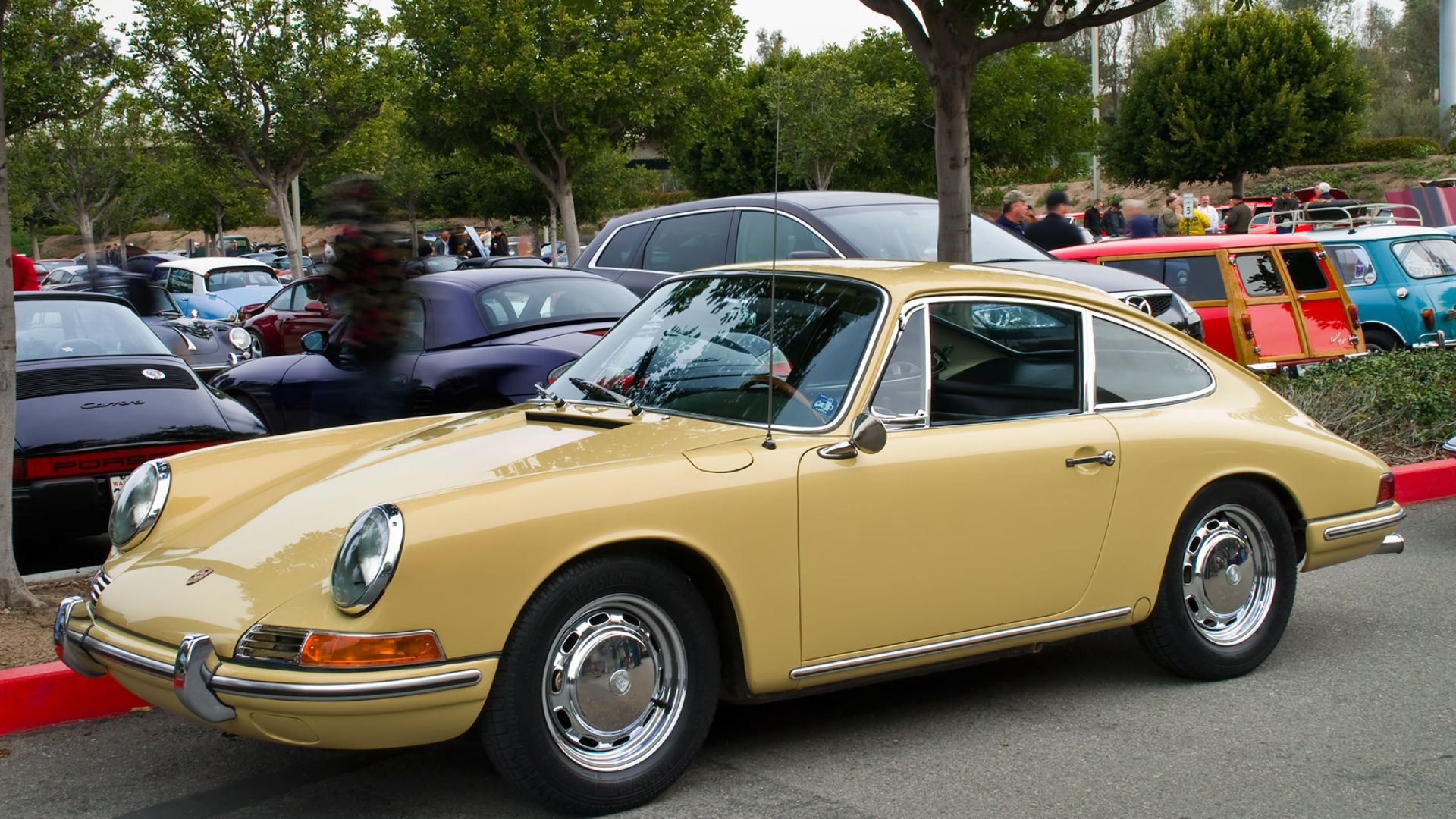 File:1964 Porsche 911 - yellow - fvl.jpg