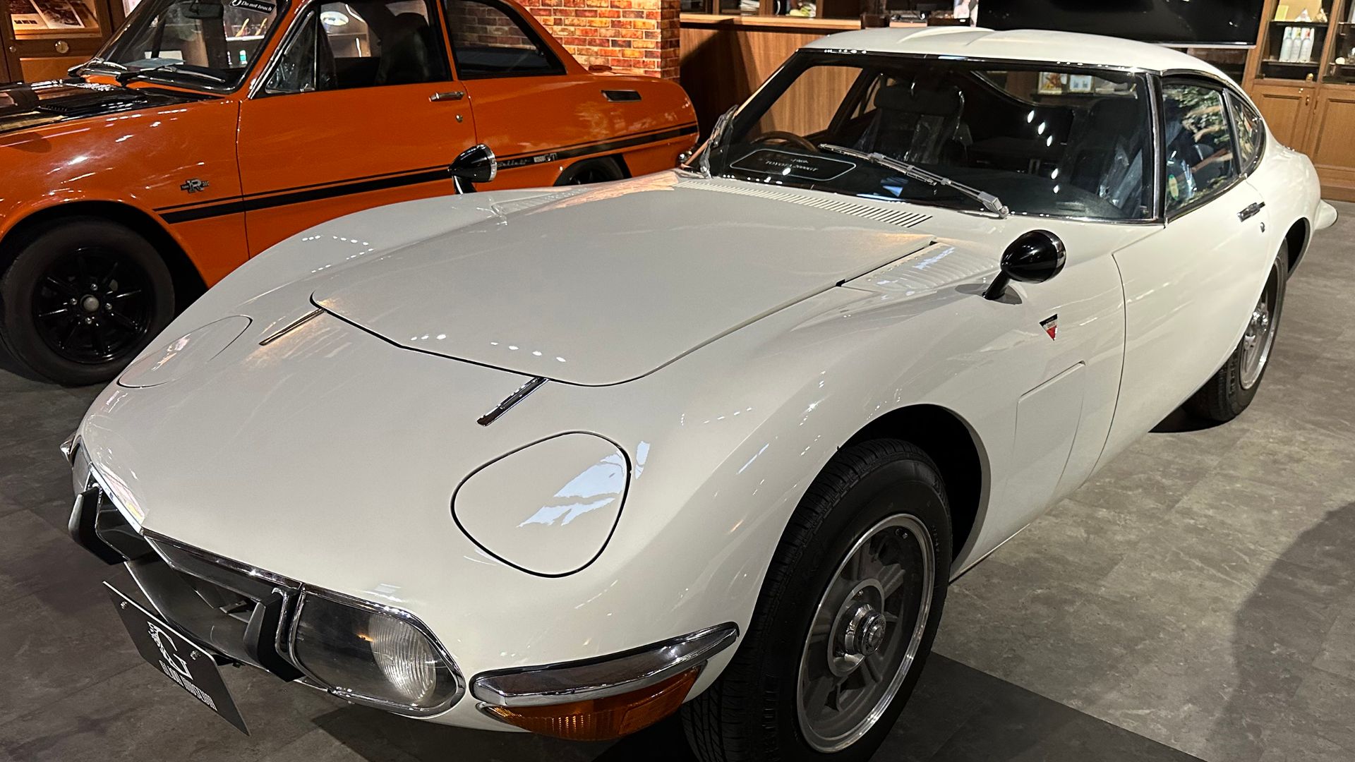 File:Toyota 2000GT mid-year 1967.jpg