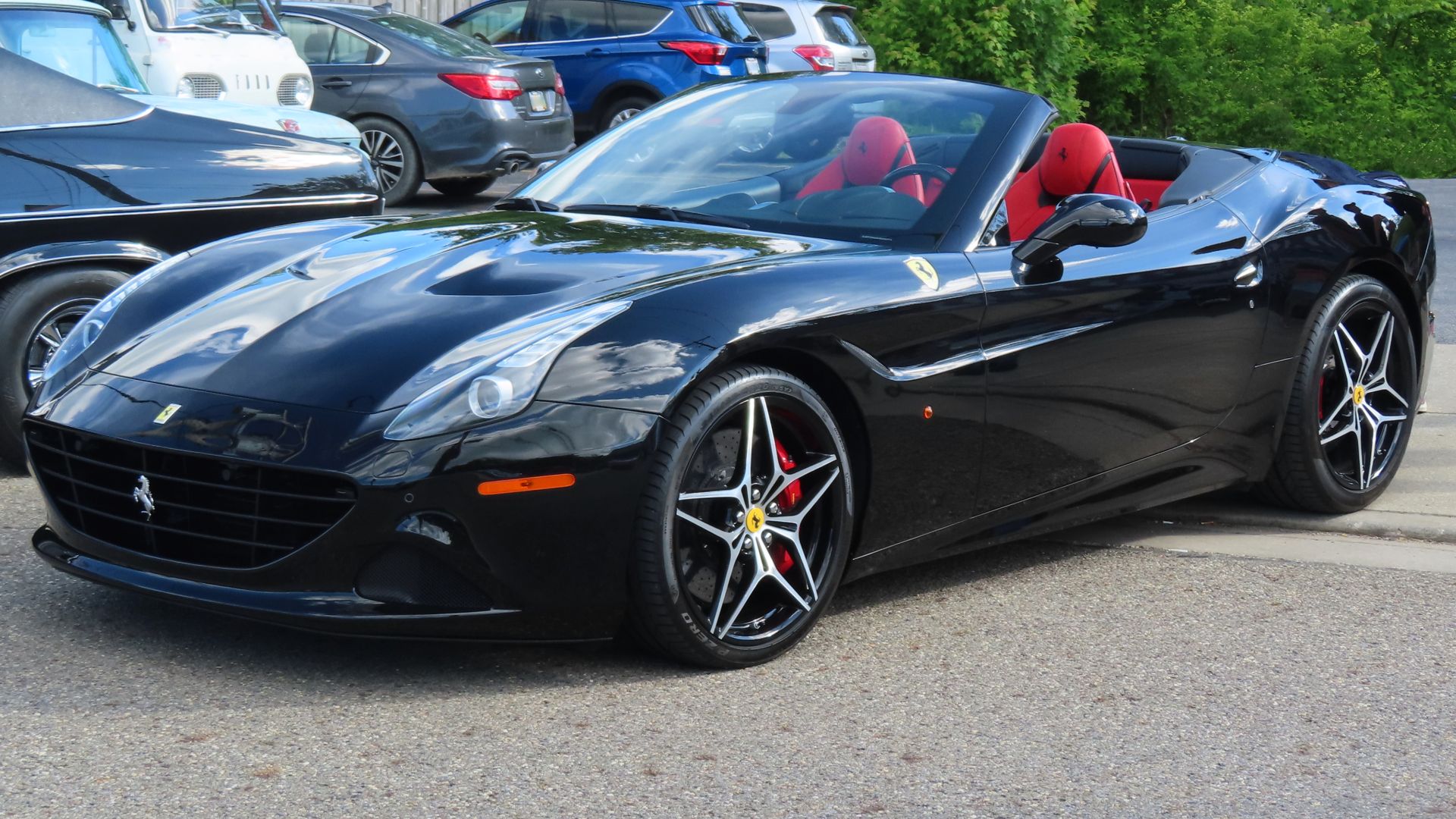 File:2018 Ferrari California T, front left, 05-26-2025.jpg