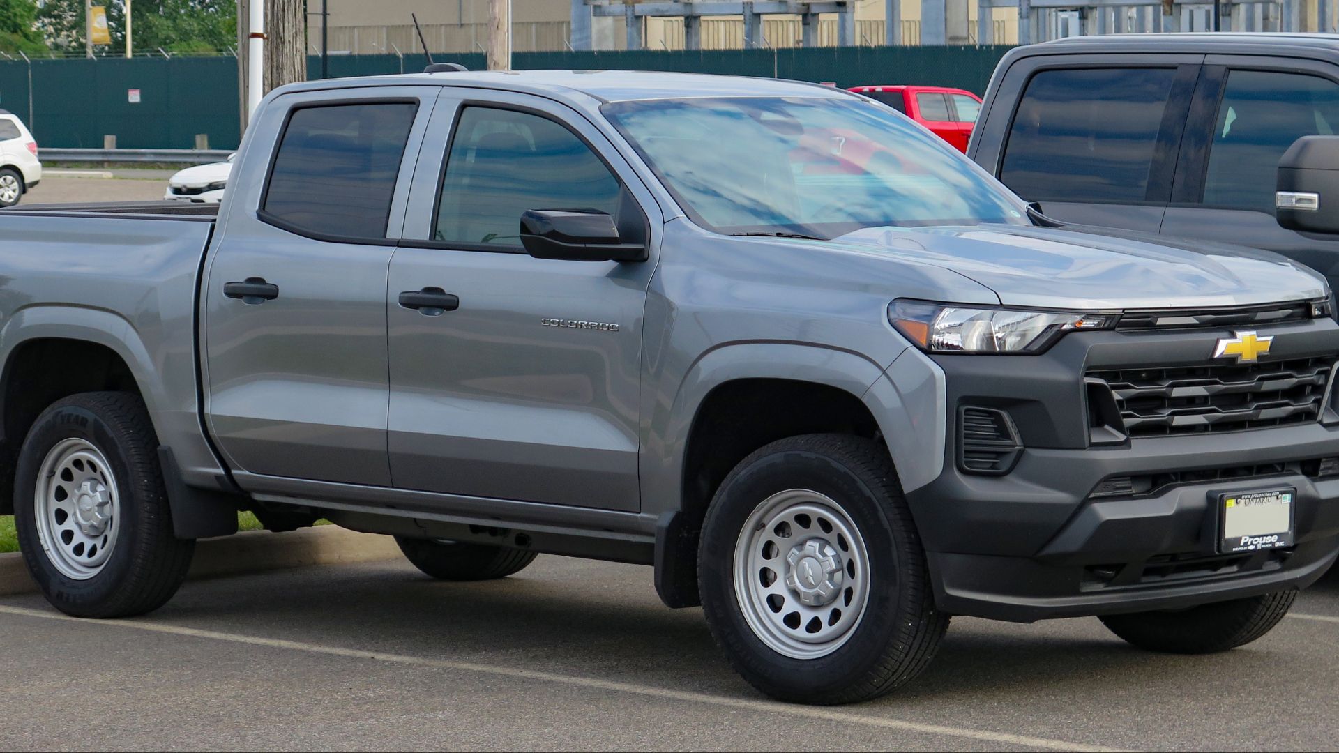 File:2023 Chevrolet Colorado WT 4WD in Sterling Grey Metallic, Front Right, 08-19-2023.jpg