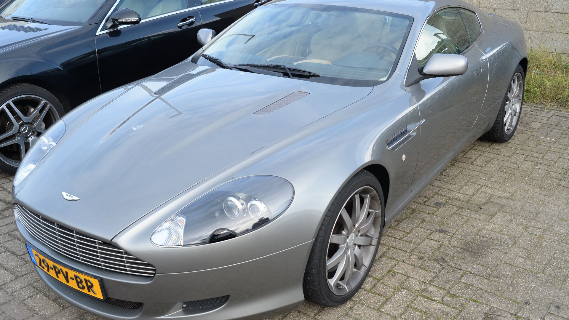 File:2004 Aston Martin DB9 (15497697585).jpg