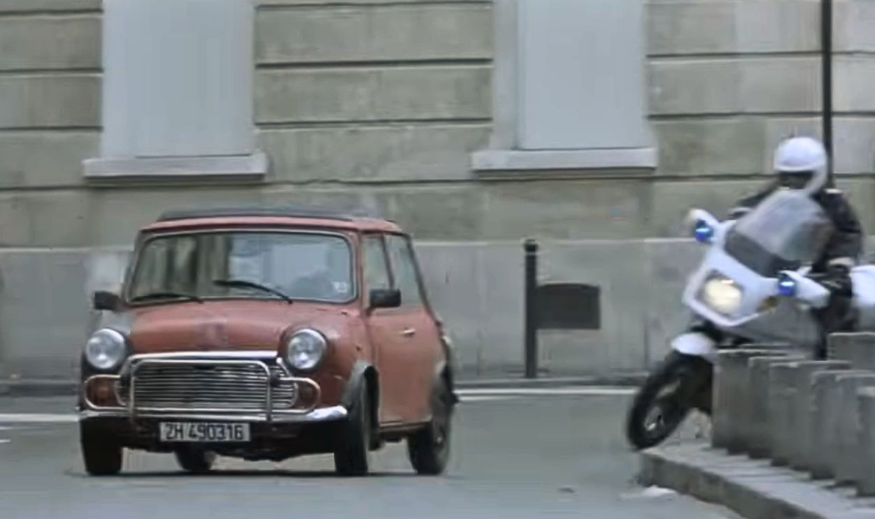 Screenshot from The Bourne Identity (2002)