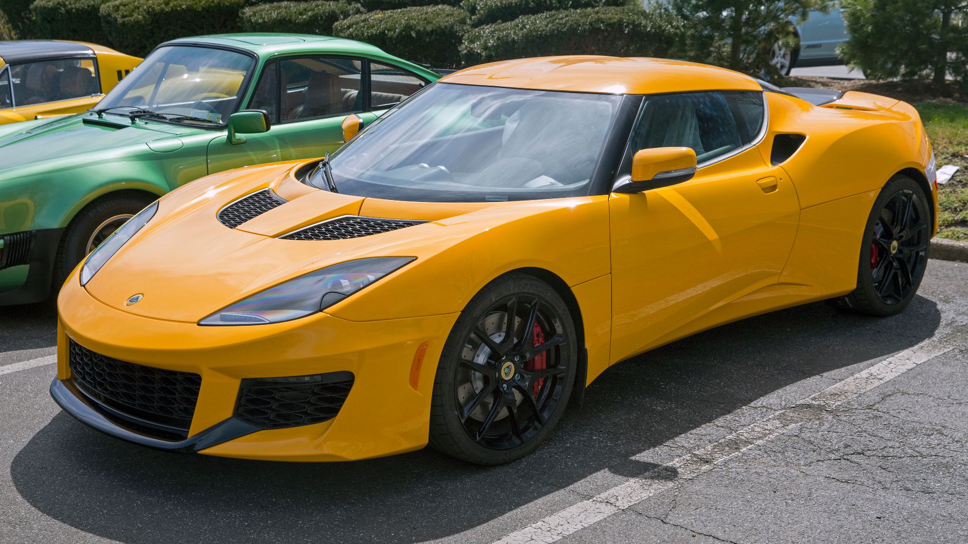 File:2018 Lotus Evora 400 in yellow, front left.jpg