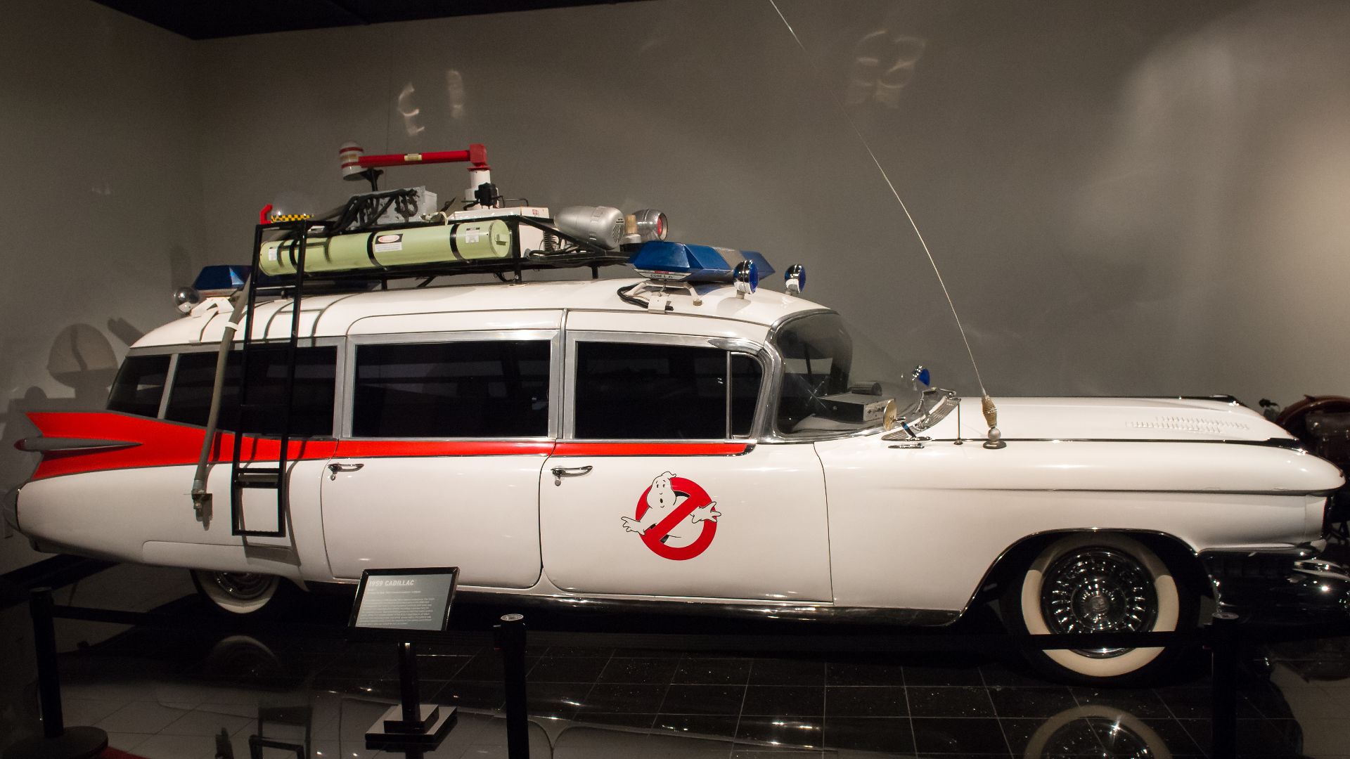 File:1959 Cadillac Ecto-1 (12227773836).jpg