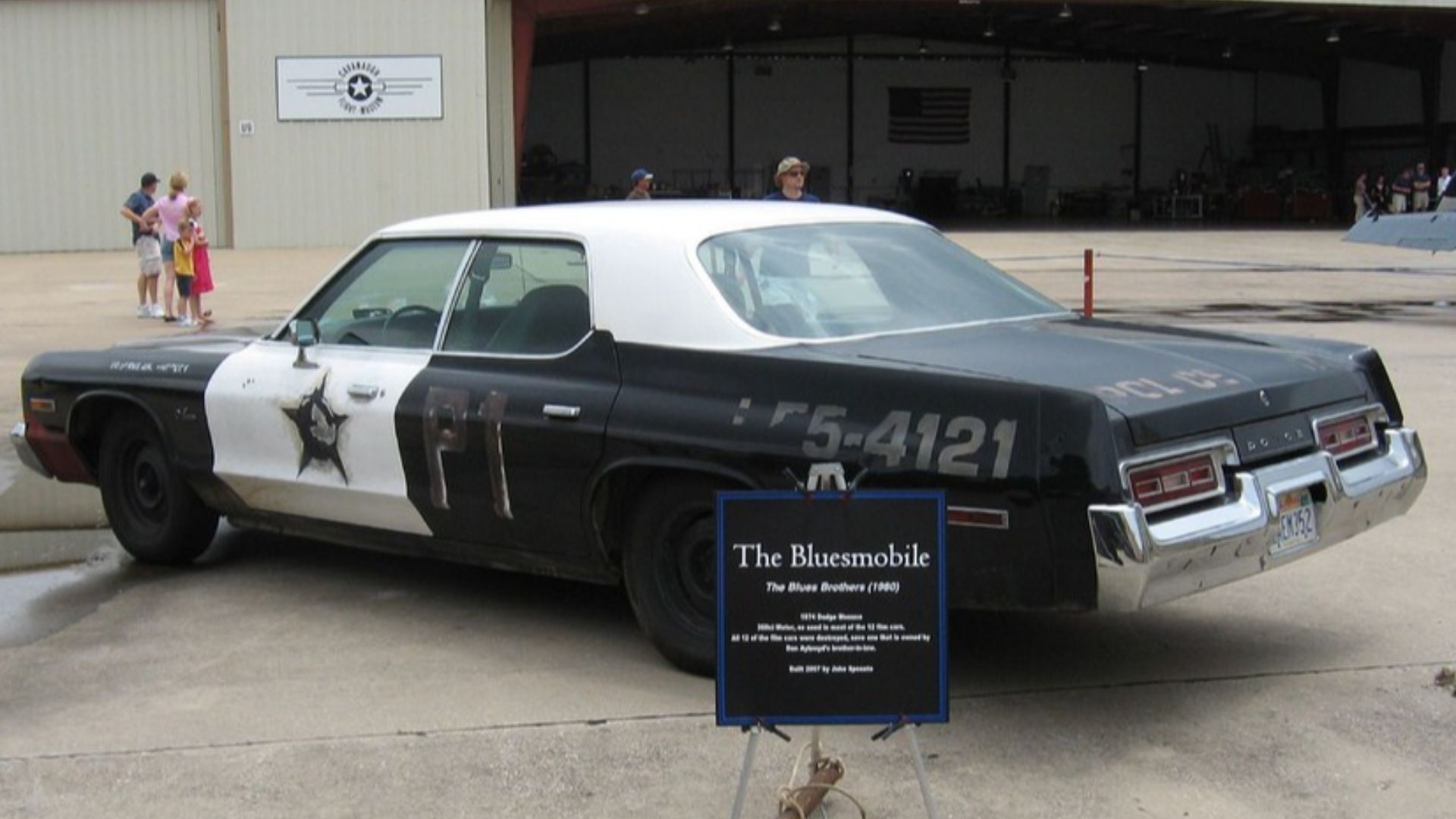 File:Dodge Monaco Bluesmobile.JPG