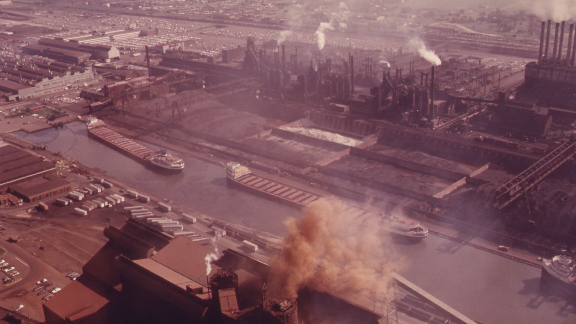 File:RIVER ROUGE PLANT OF THE FORD MOTOR COMPANY COVERS 1200 ACRES OF LAND IN DEARBORN - NARA - 549725.jpg