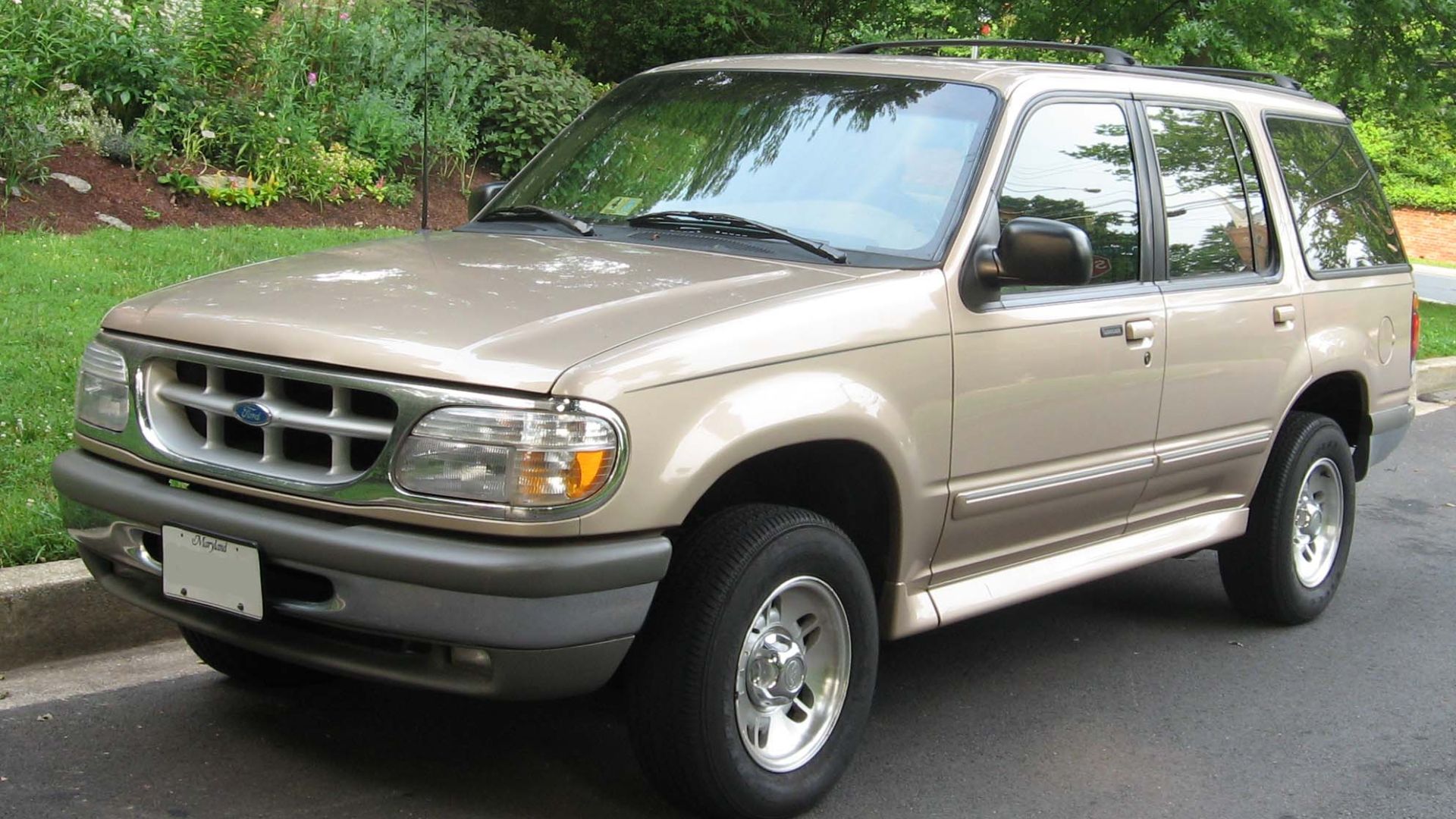 File:95-98 Ford Explorer.jpg