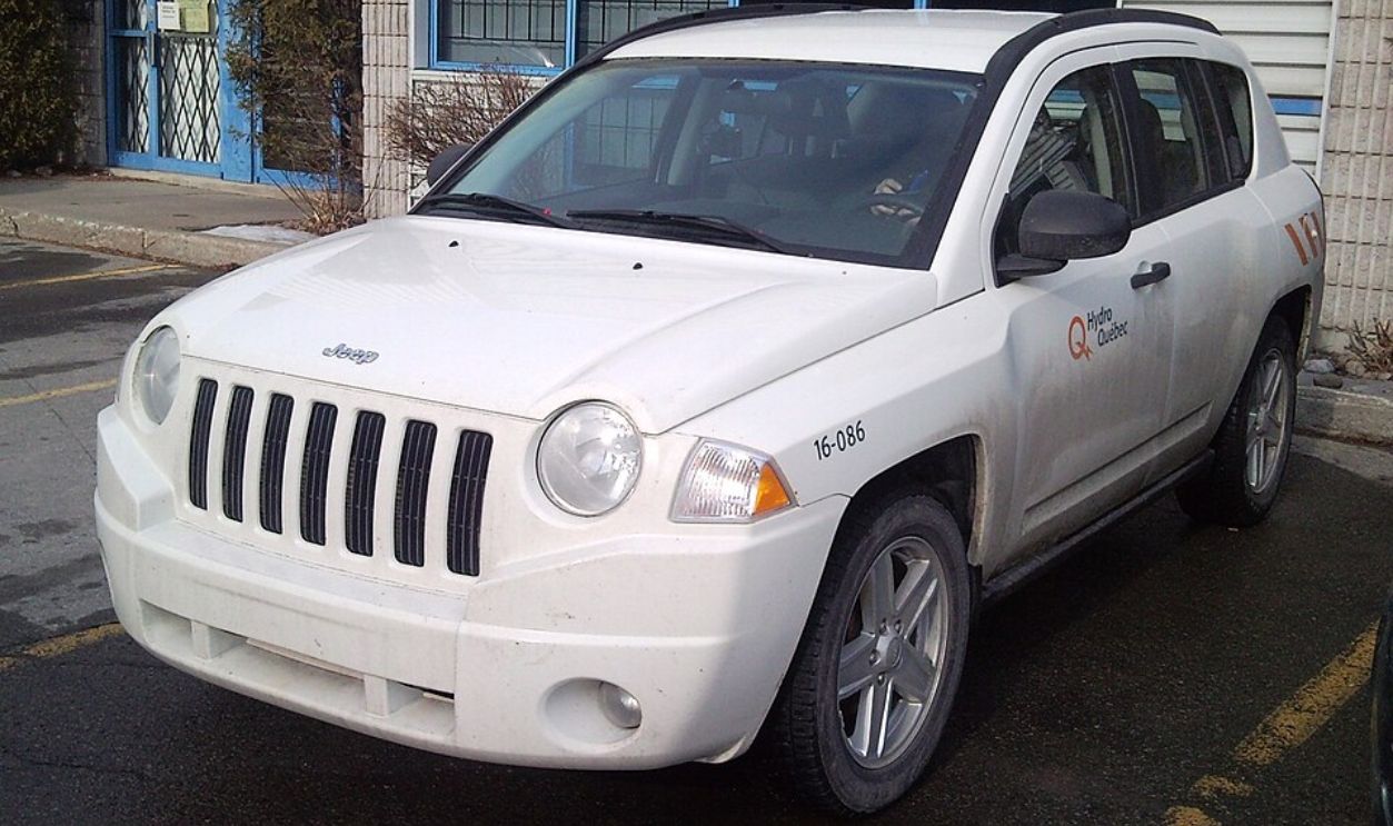 File:'07-'09 Jeep Compass Hydro-Québec.jpg