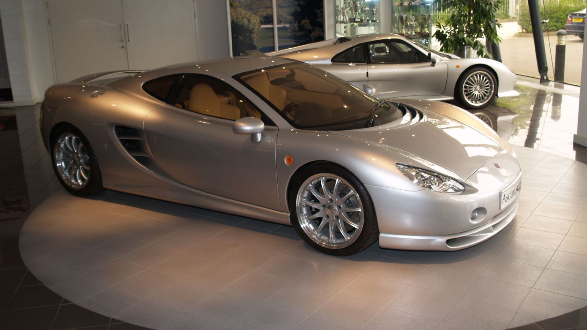 File:Ascari KZ1 and Ecosse.jpg