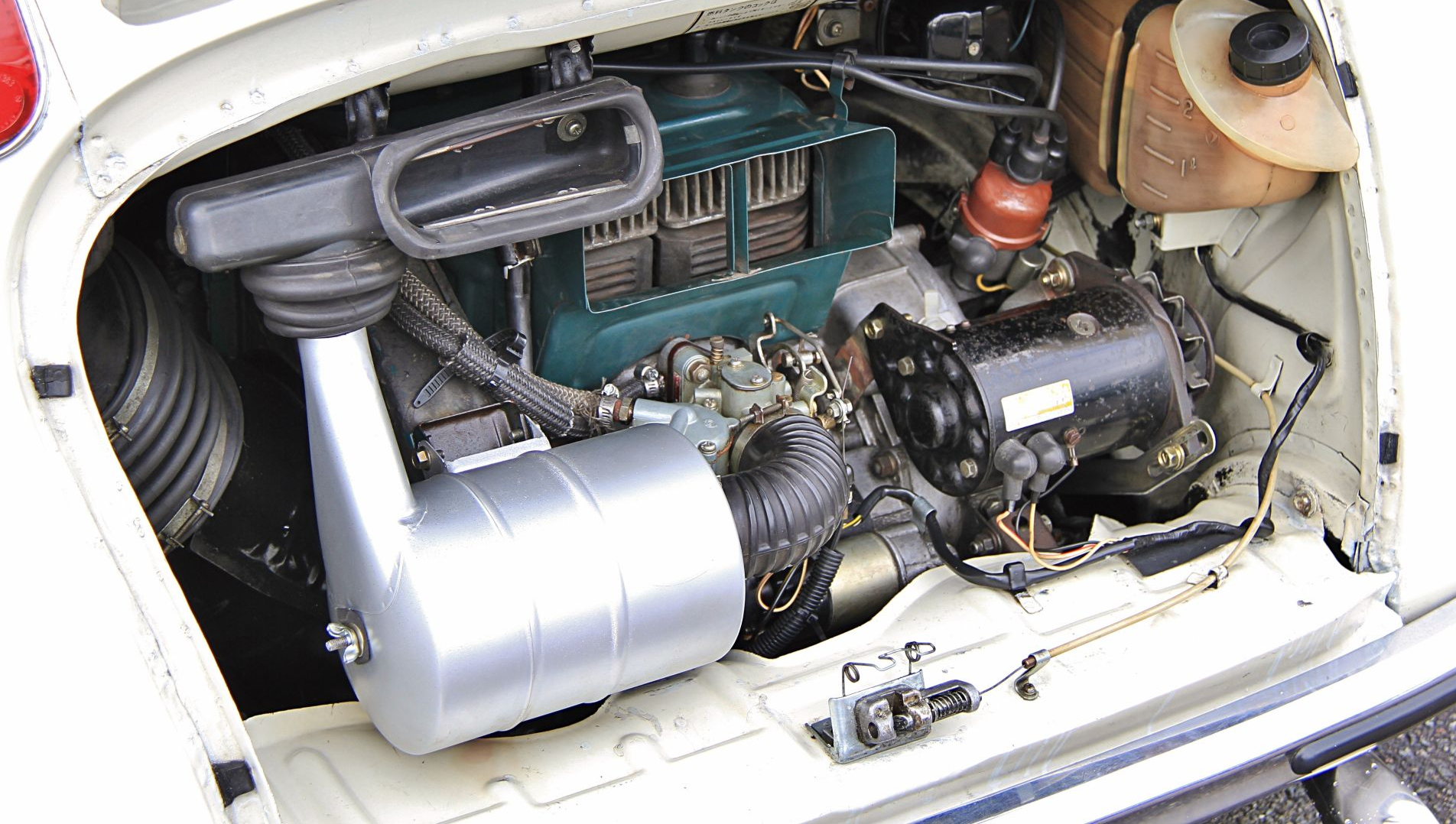 File:1967 Subaru 360 engine.jpg