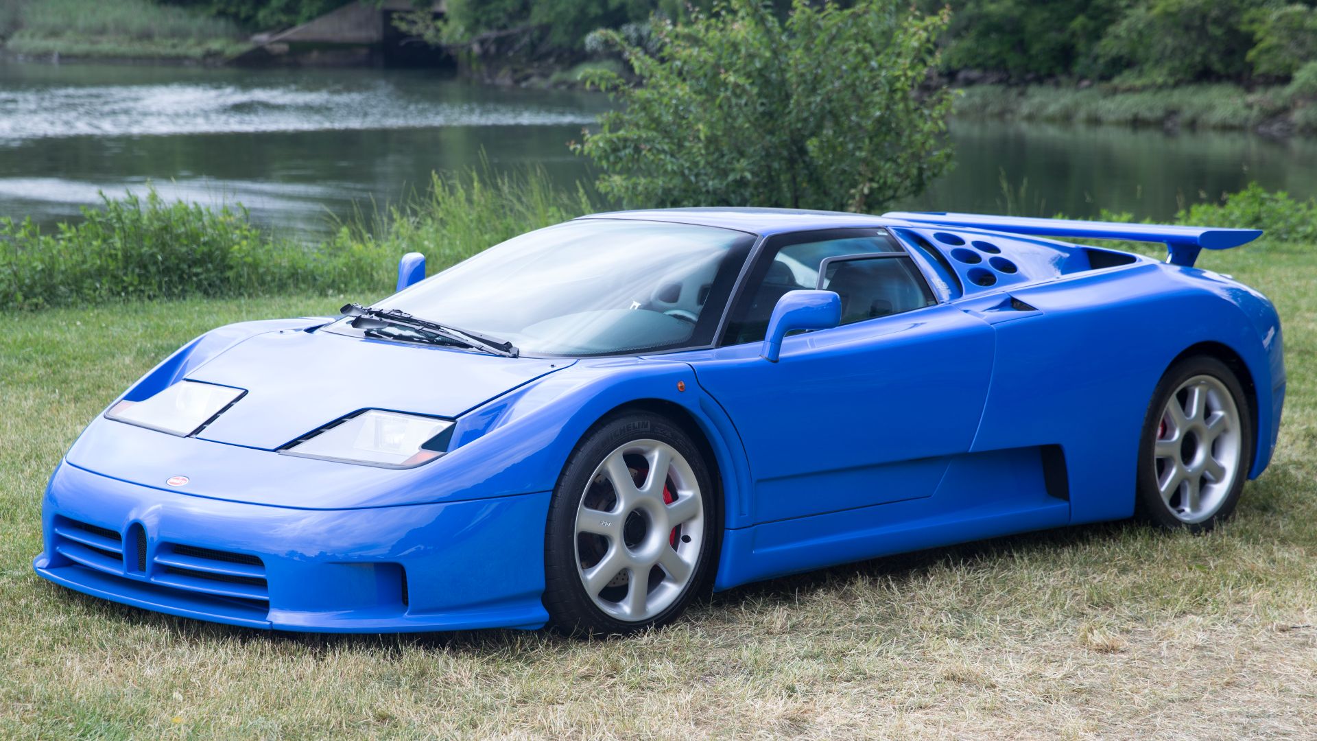 File:1995 Bugatti EB110SS in Blu Bugatti, front left (Greenwich).jpg