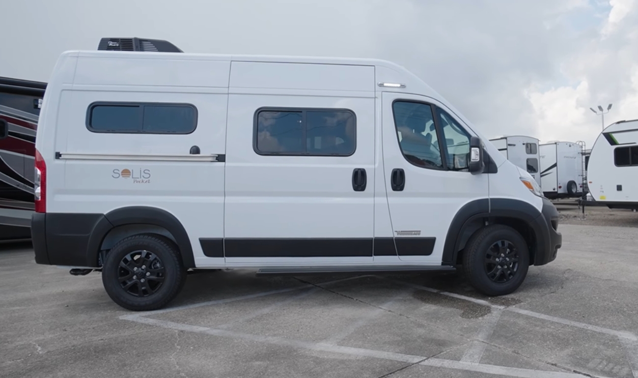 Winnebago Solis Pocket 36A