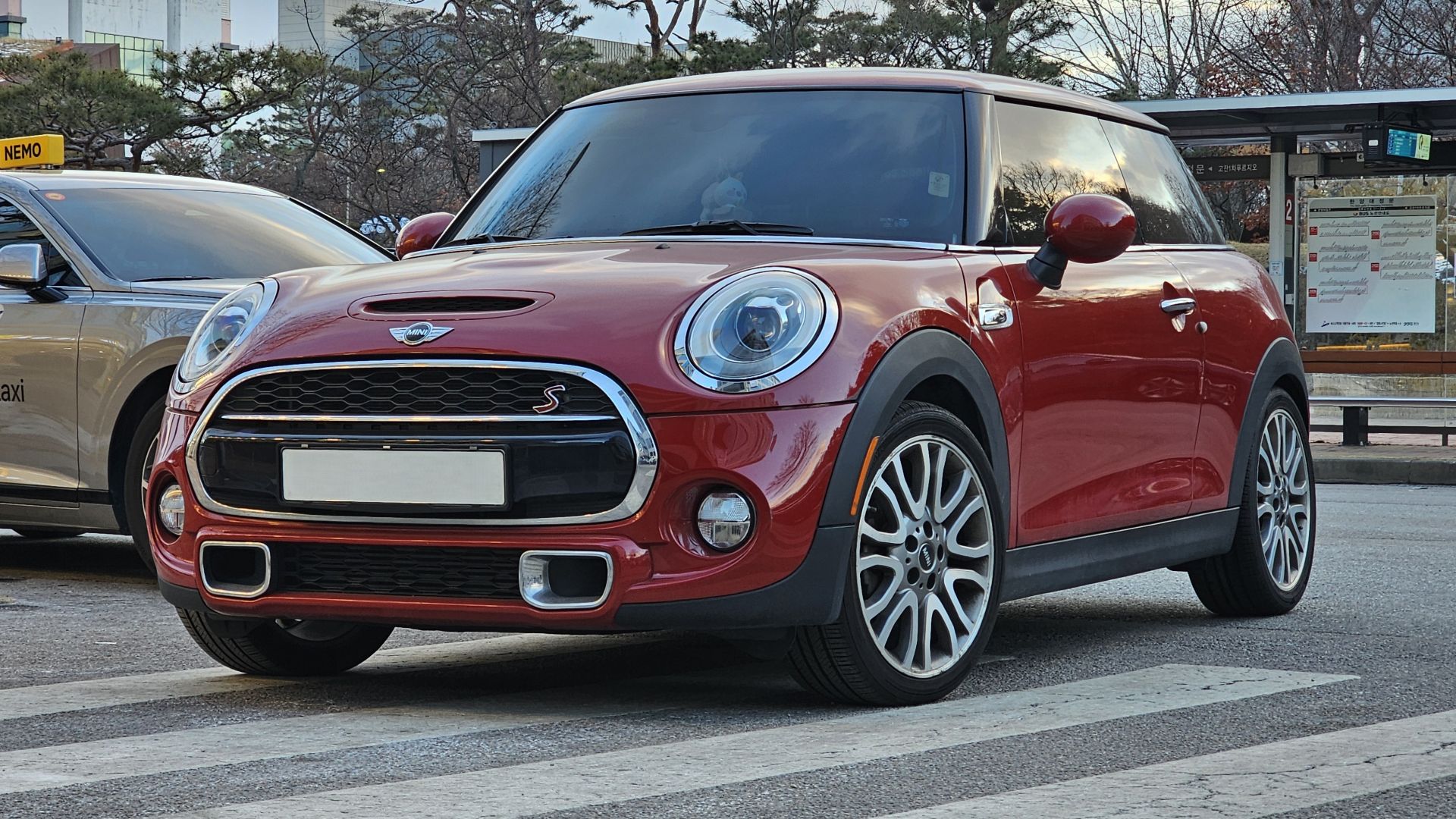 File:MINI F56 Hatch Cooper S Chili Red (4).jpg