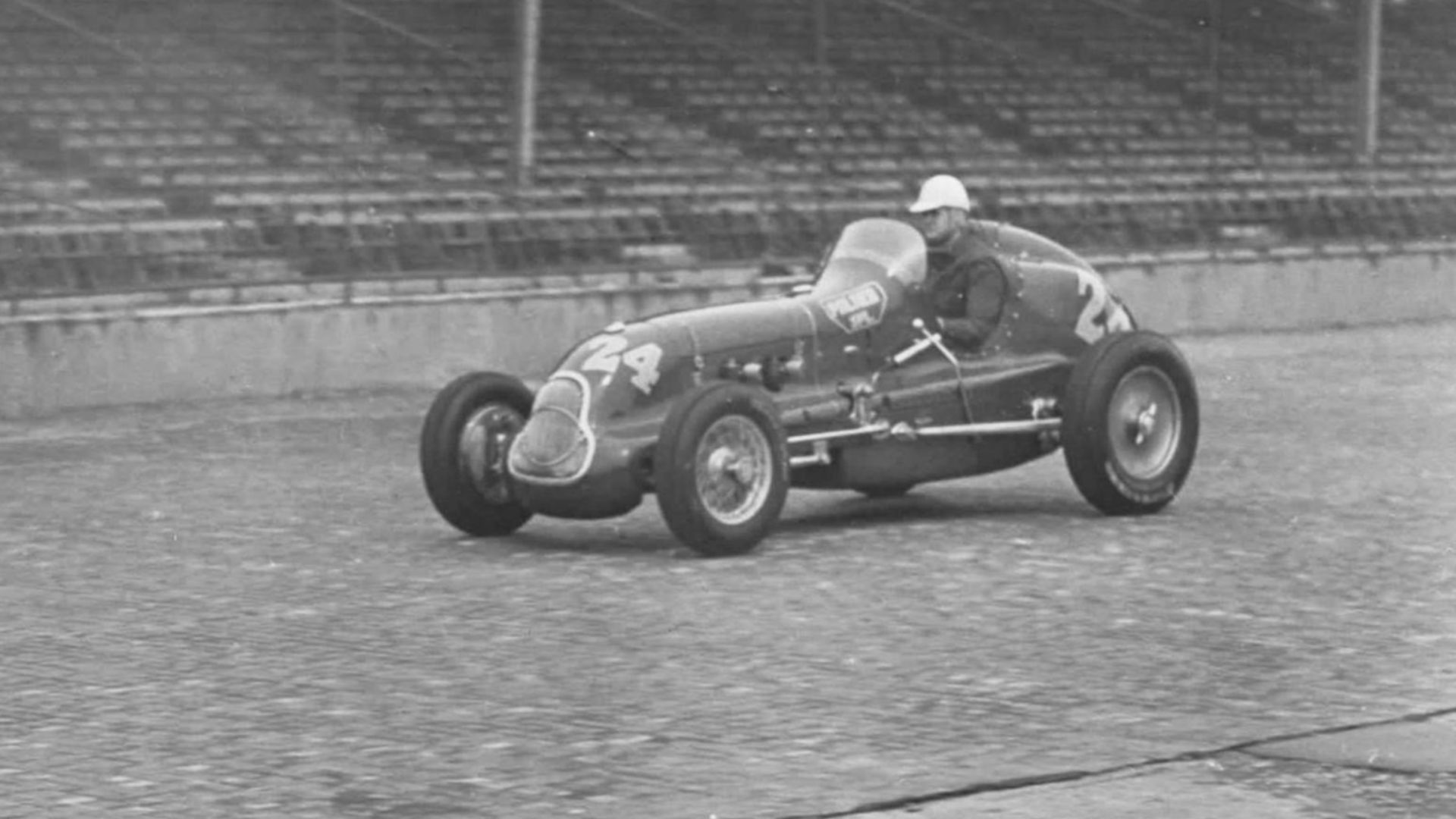 File:Bayliss Levrett in Adams Offenhauser Palmer Special, 1950 Indianapolis 500.jpg