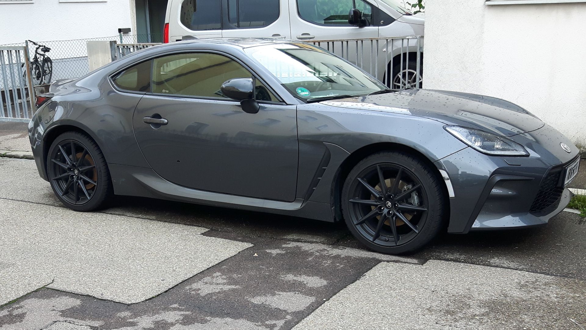 File:Toyota GR86 092949.jpg