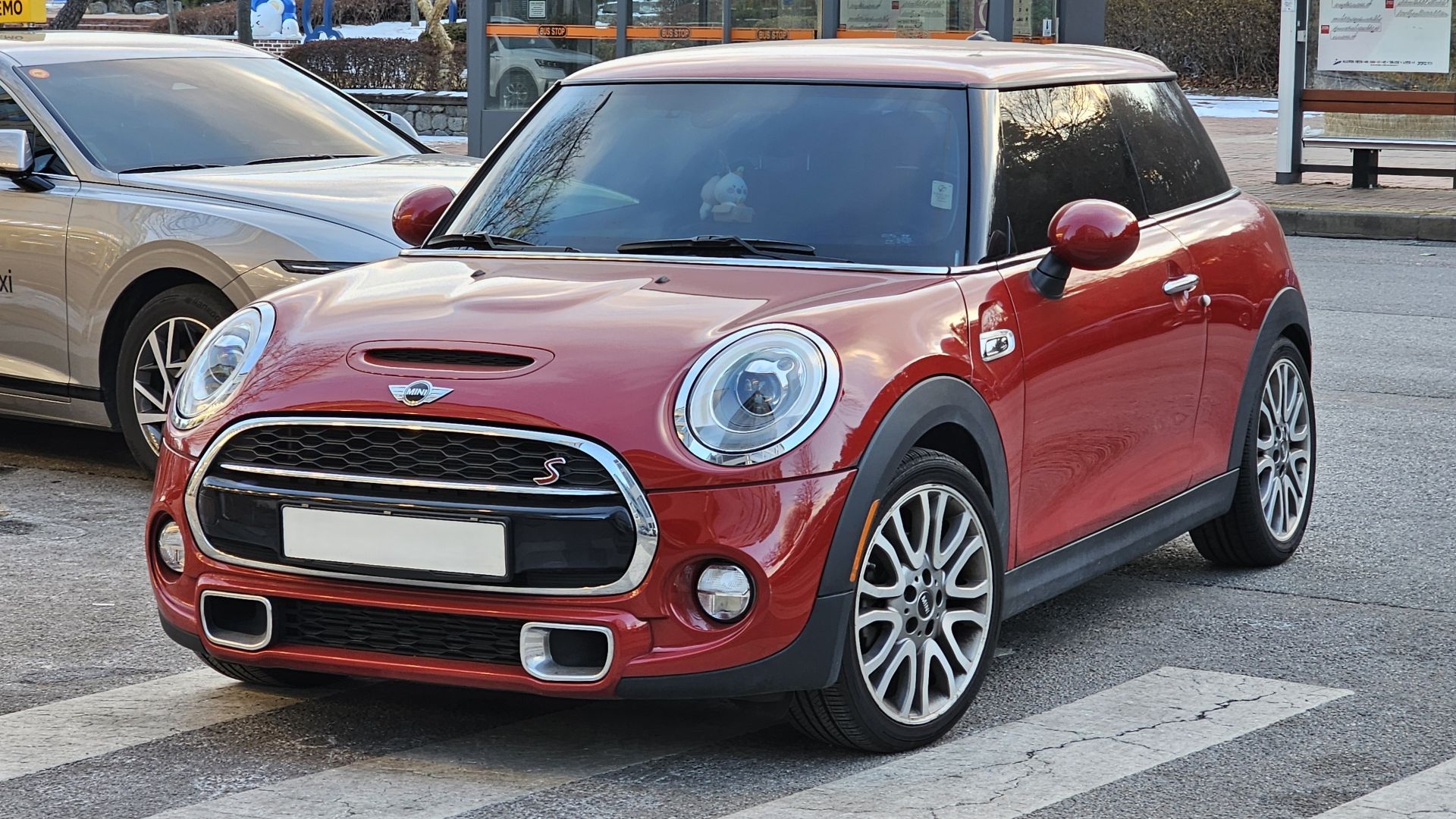 File:MINI F56 Hatch Cooper S Chili Red (3).jpg
