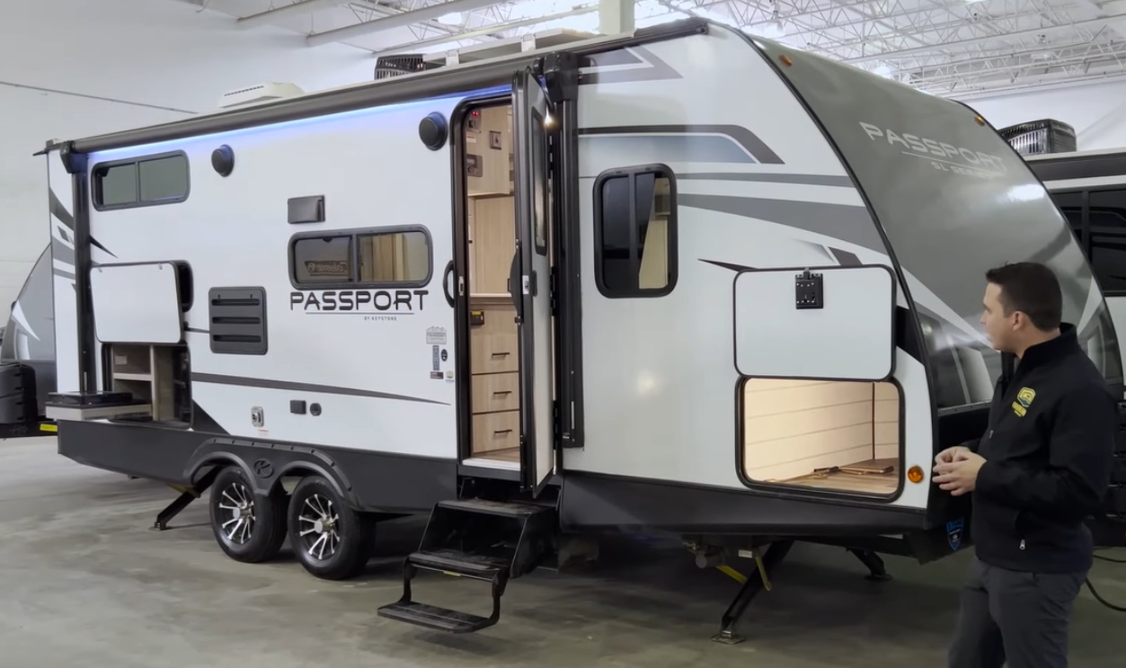 Keystone Passport SL 221BH