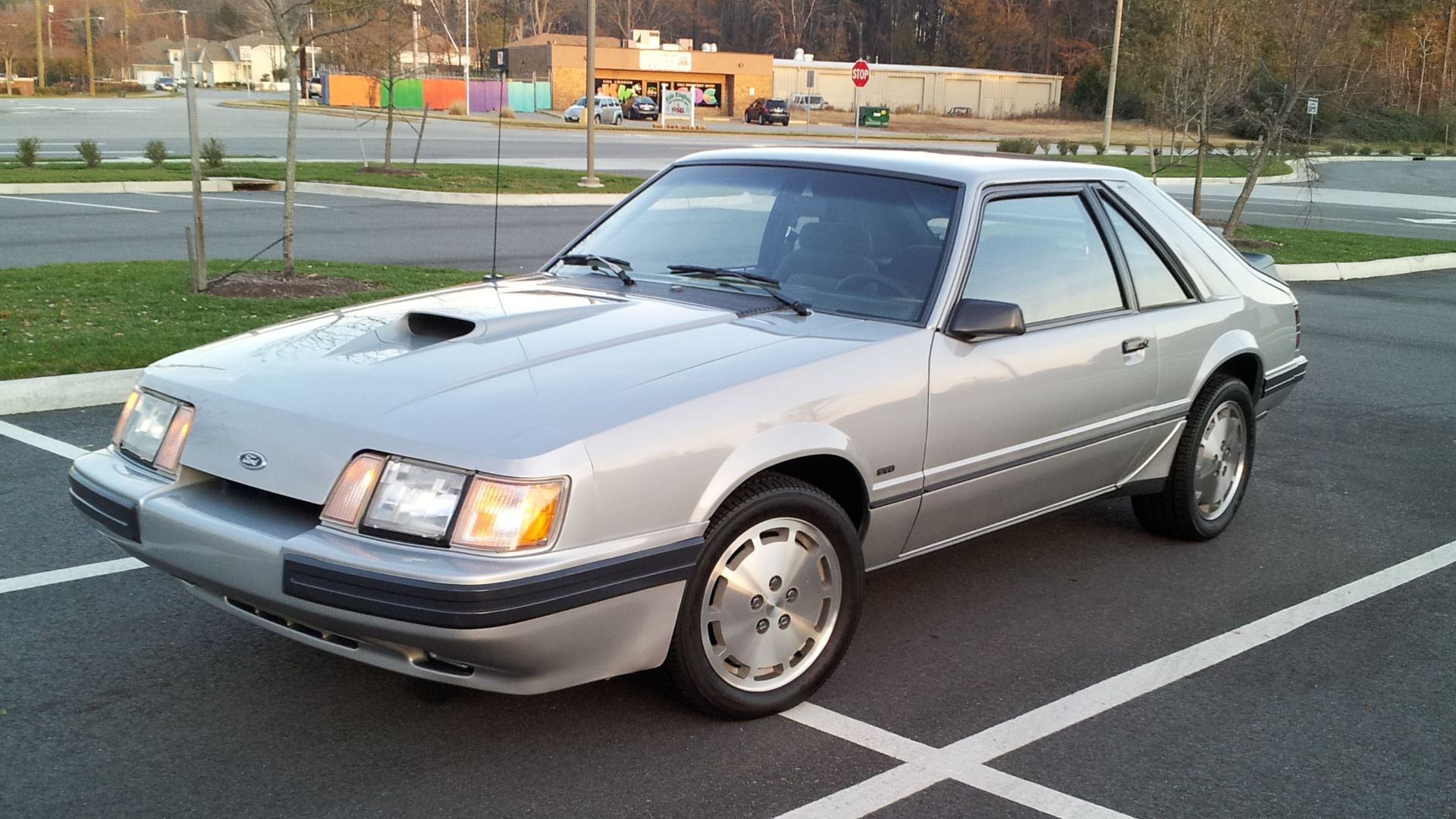 File:1986 Mustang SVO gray.jpg
