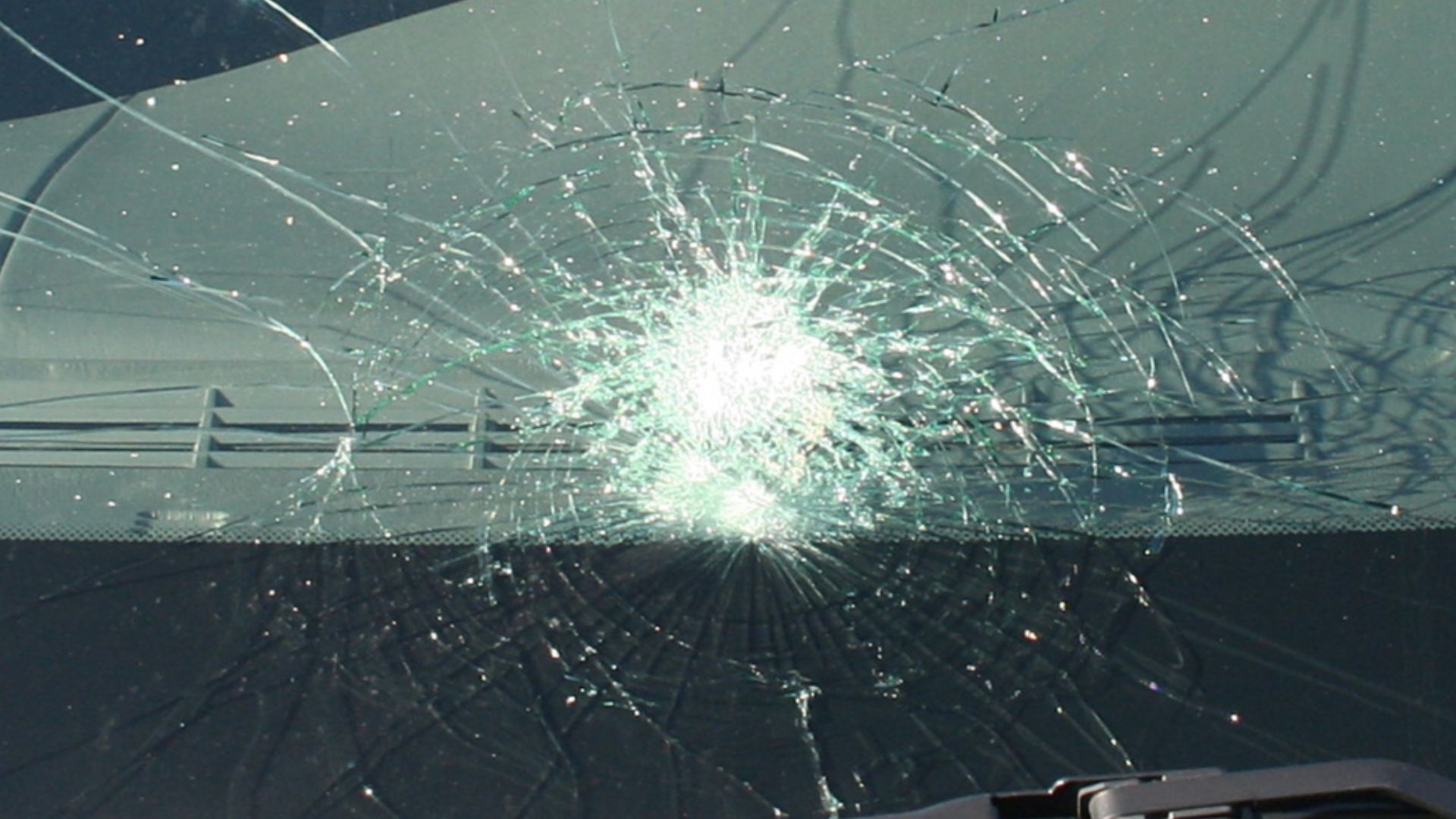 File:Windshield-spiderweb.jpg