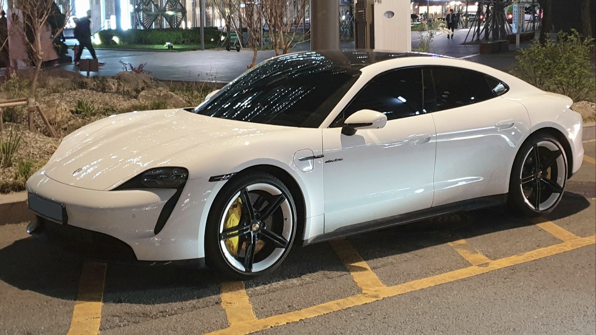 File:Porsche Taycan Turbo S White (1).jpg