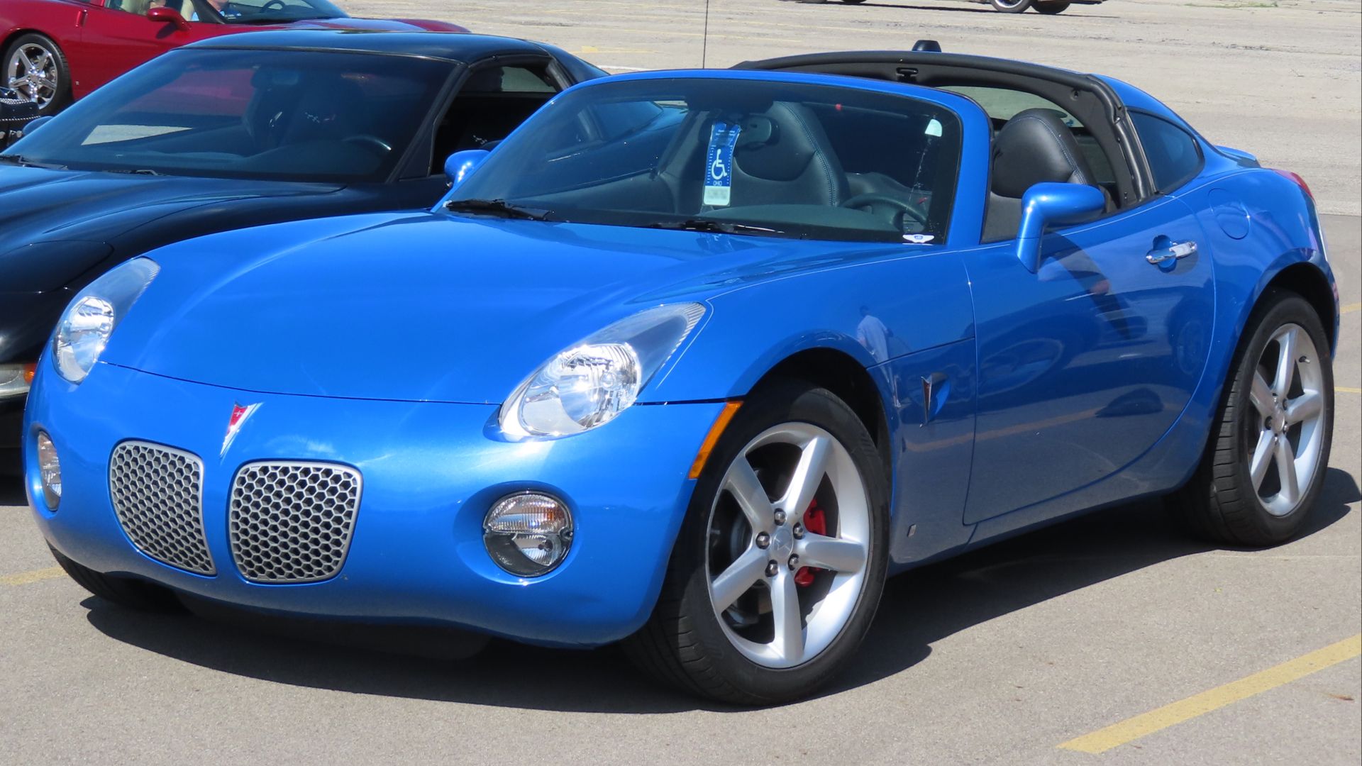 File:2009 Pontiac Solstice coupe, front left, 06-15-2024.jpg
