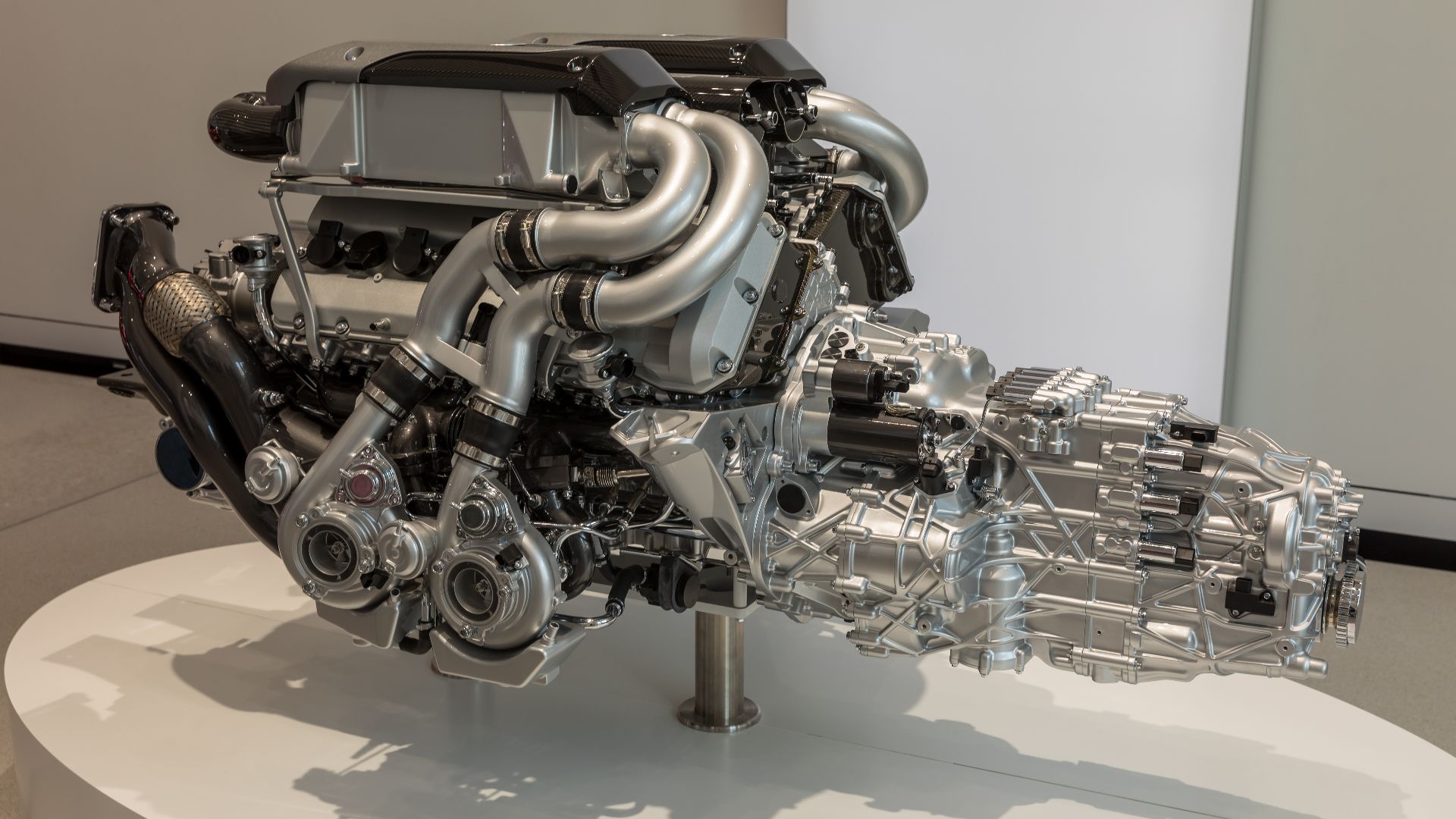 File:Bugatti W16, Berlin (1X7A3942).jpg