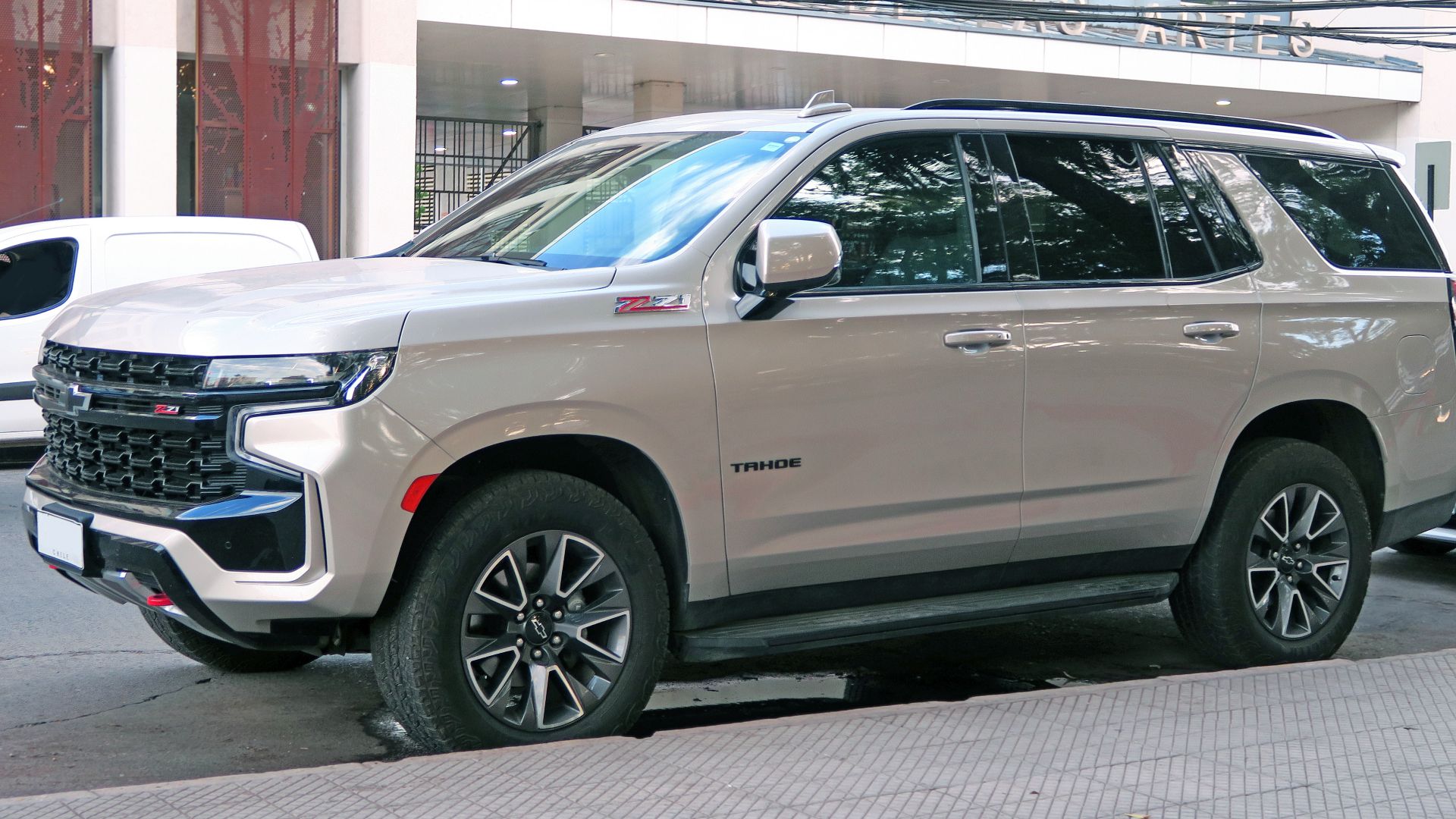 File:Chevrolet Tahoe Z71 2025.jpg