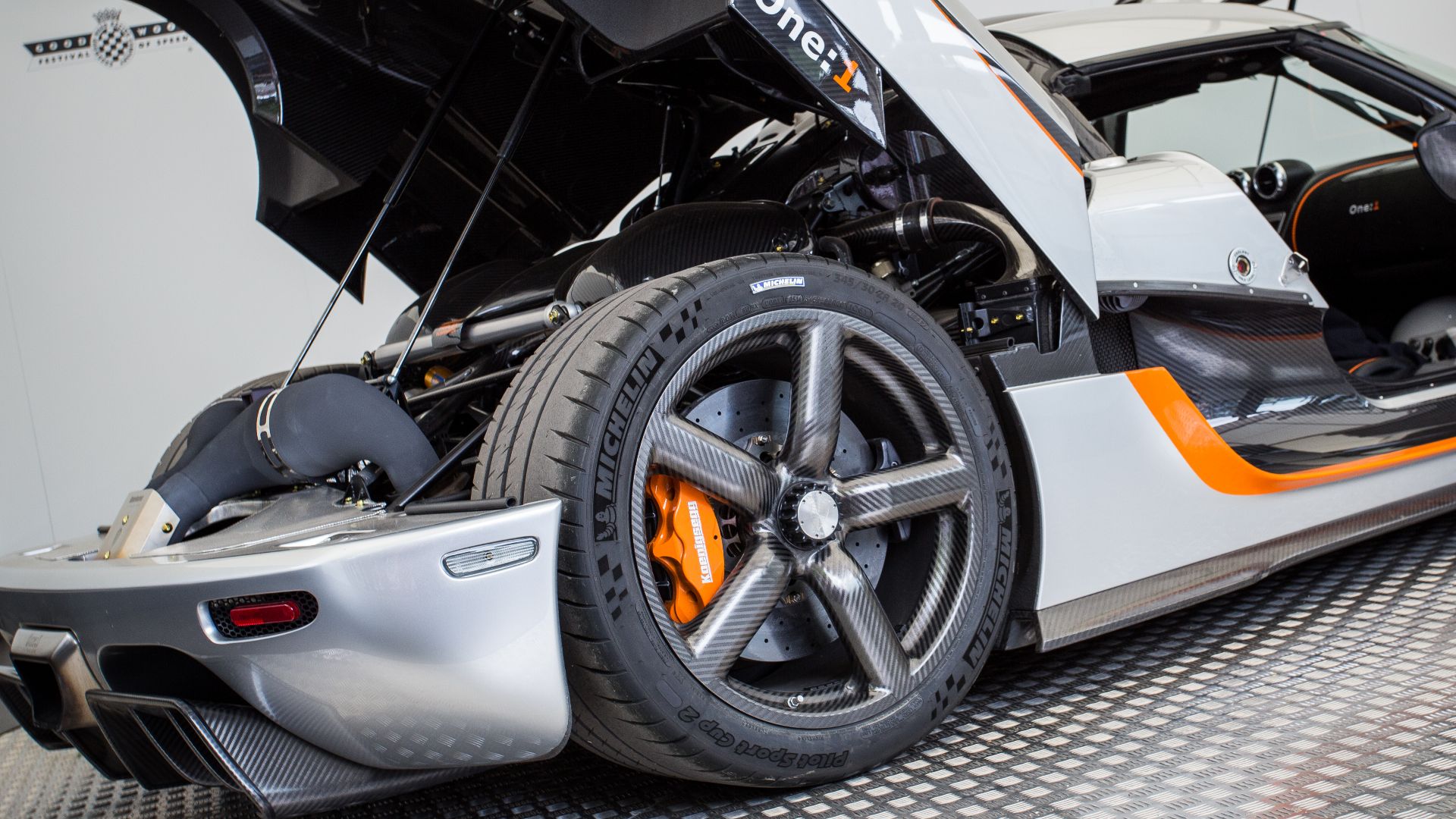 File:Koenigsegg (Agera) One-1 at Goodwood 2014 005.jpg