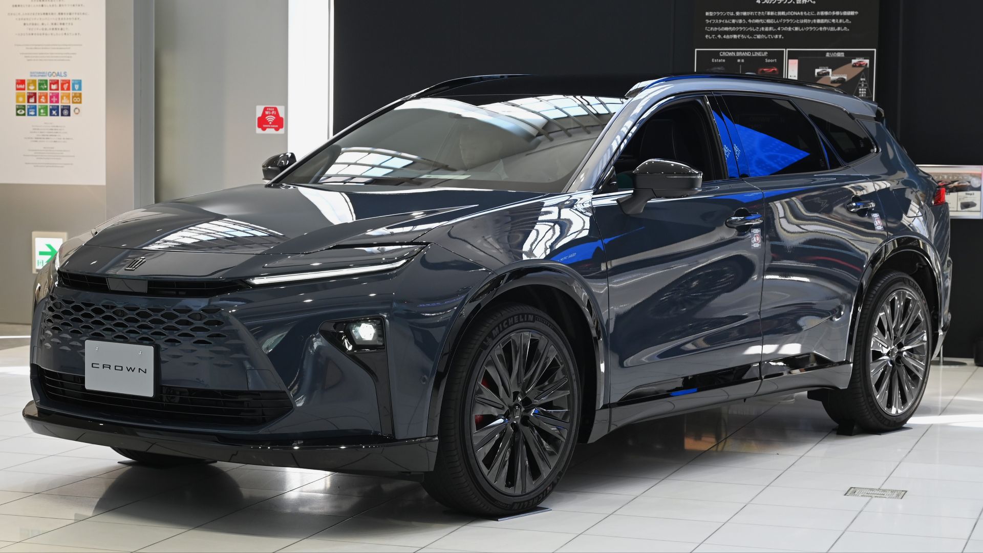 File:2025 Toyota Crown Estate RS.jpg