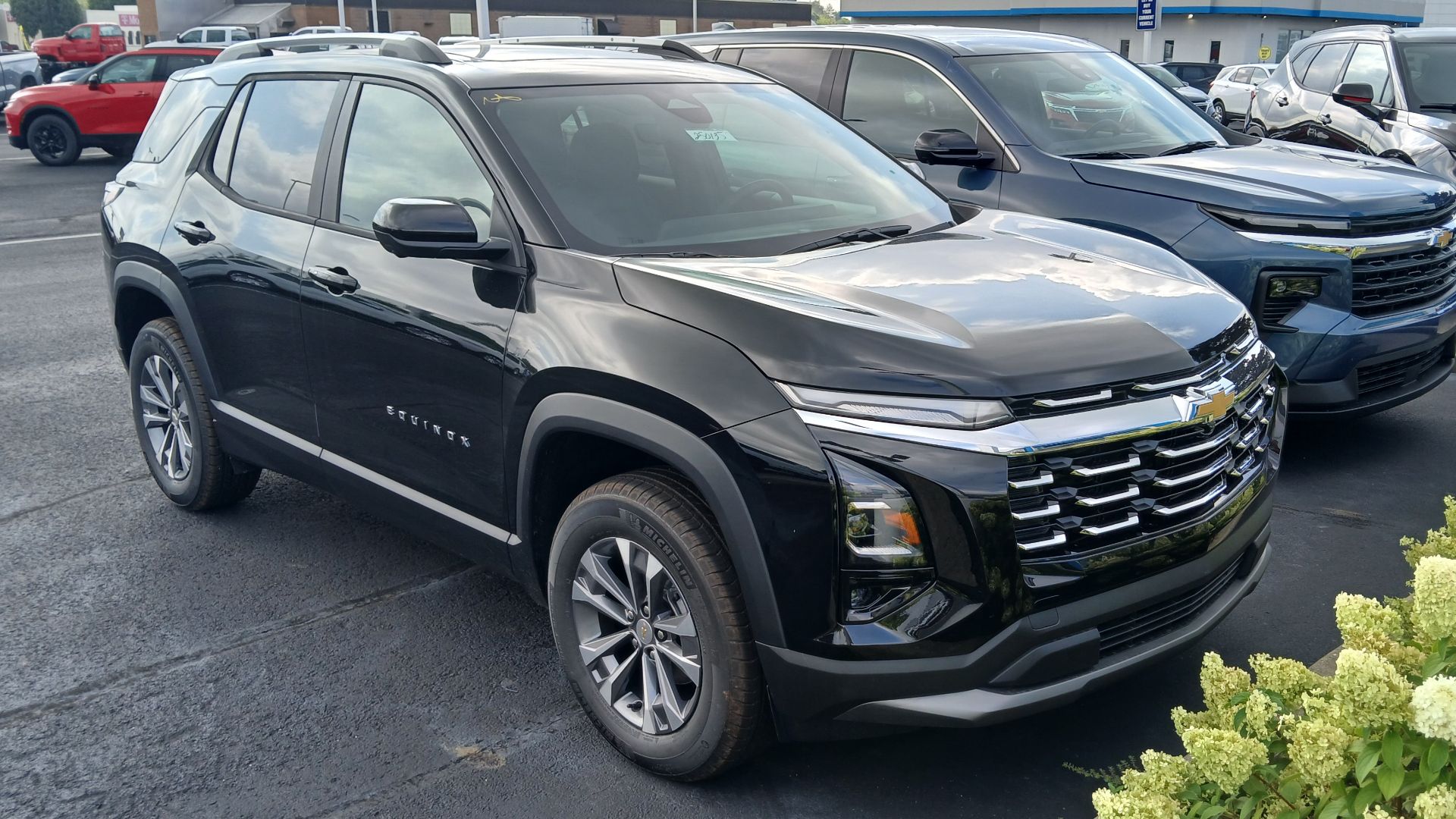 File:2025 Chevrolet Equinox front view.jpg