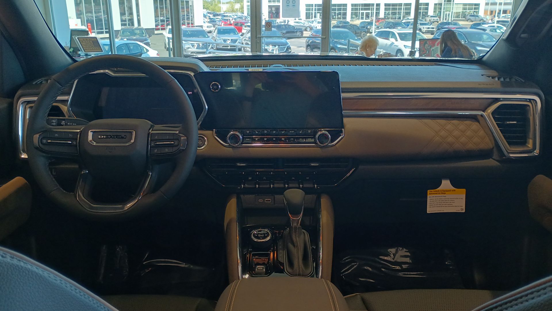 File:2023 GMC Canyon Denali interior.jpg