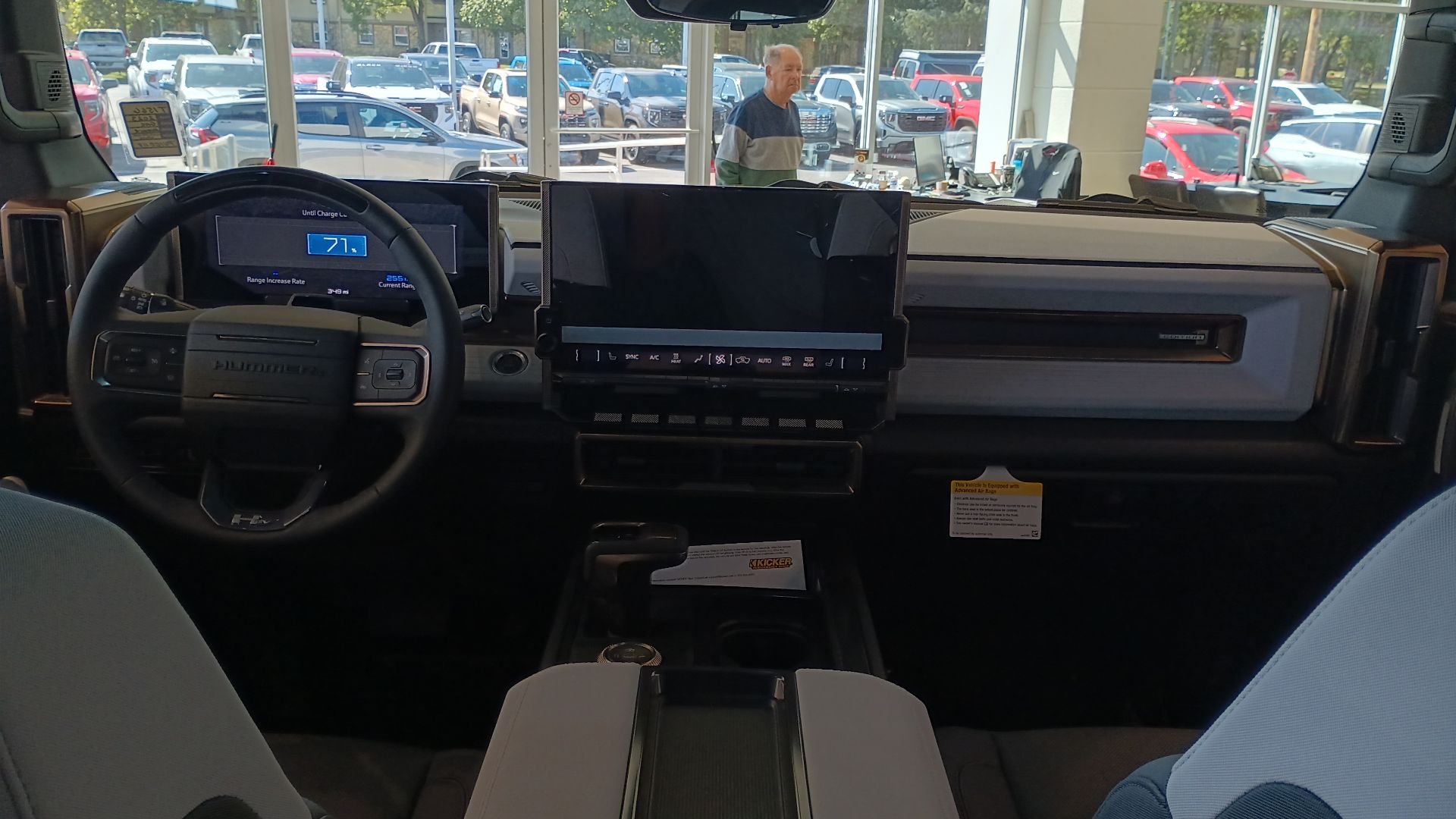 File:2023 Hummer EV SUT interior.jpg