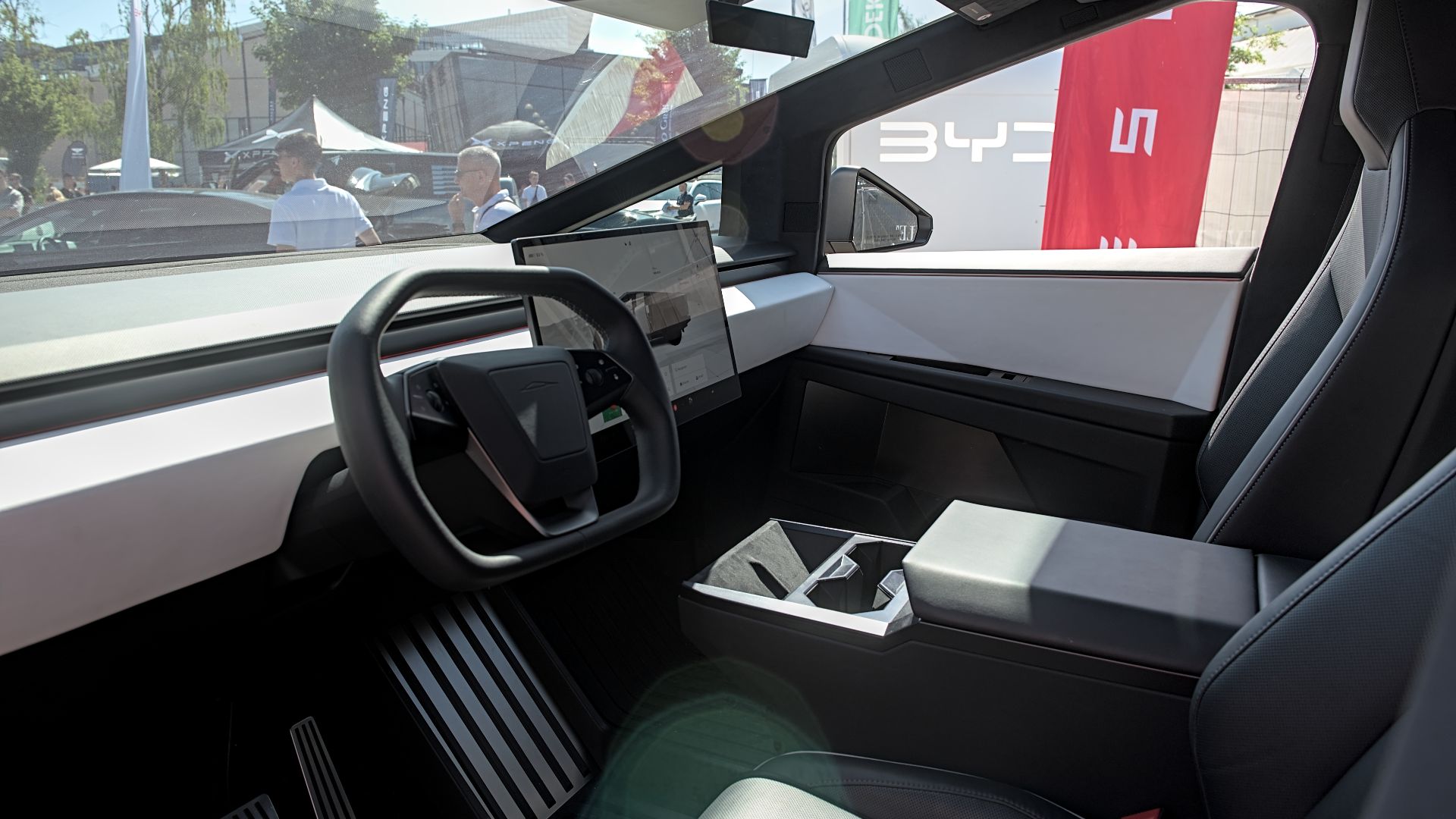 File:Tesla Cybertruck MYLE Festival 2025 DSC 9389.jpg
