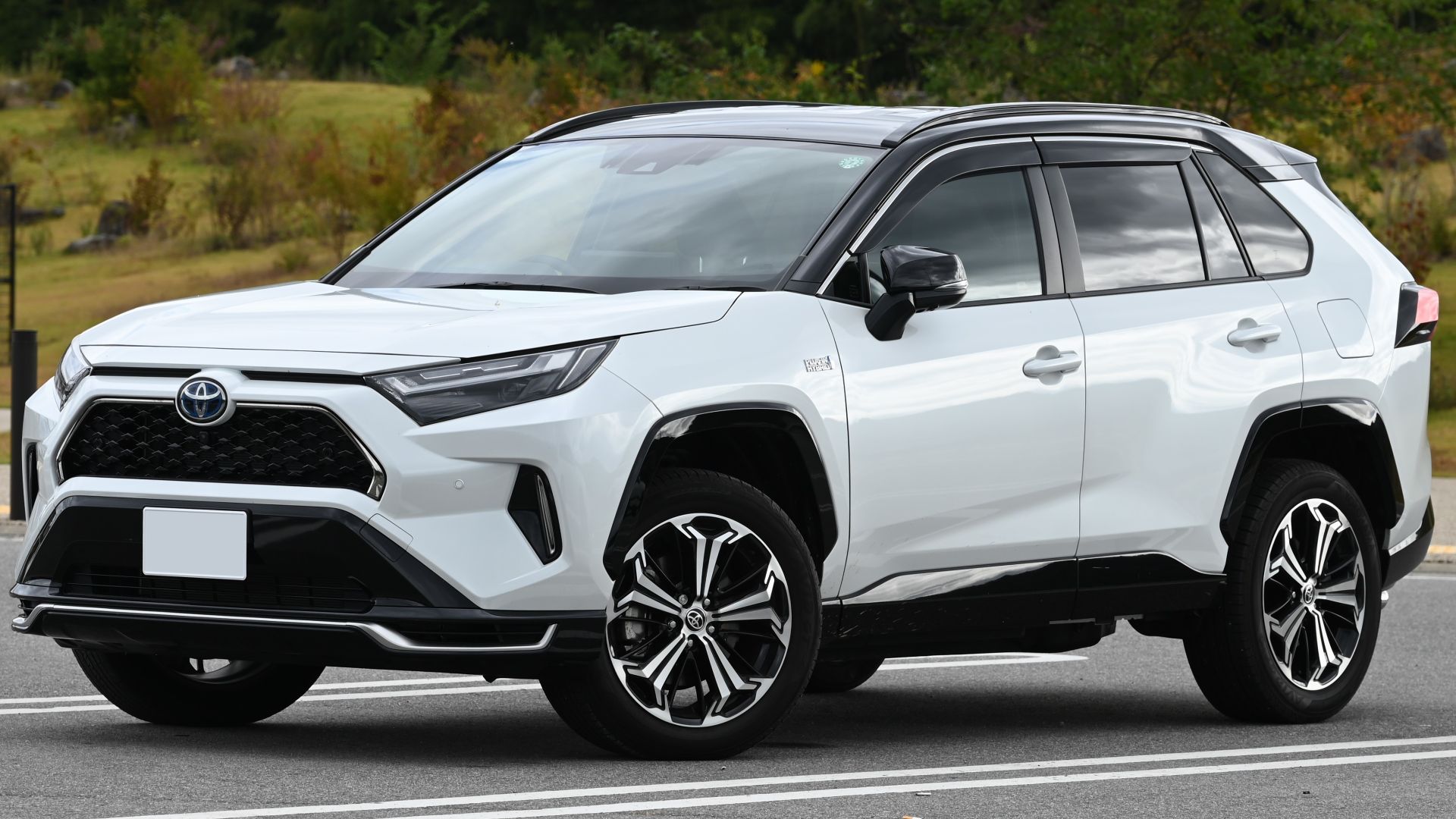 File:2021 Toyota RAV4 PHV.jpg